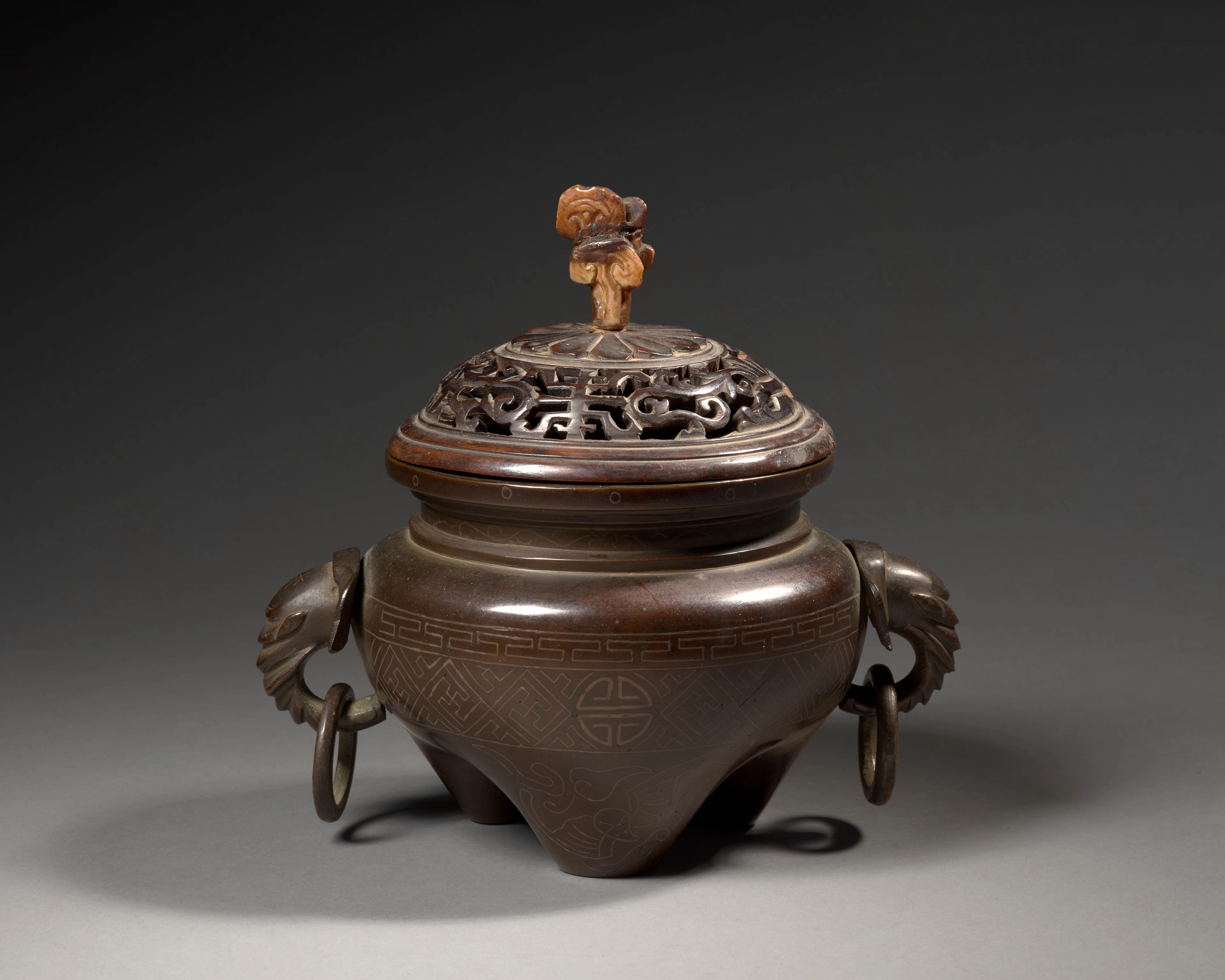 BRÛLE-PARFUM TRIPODE EN BRONZE ET INCRUSTATIONS DE FILS D’ARGENT