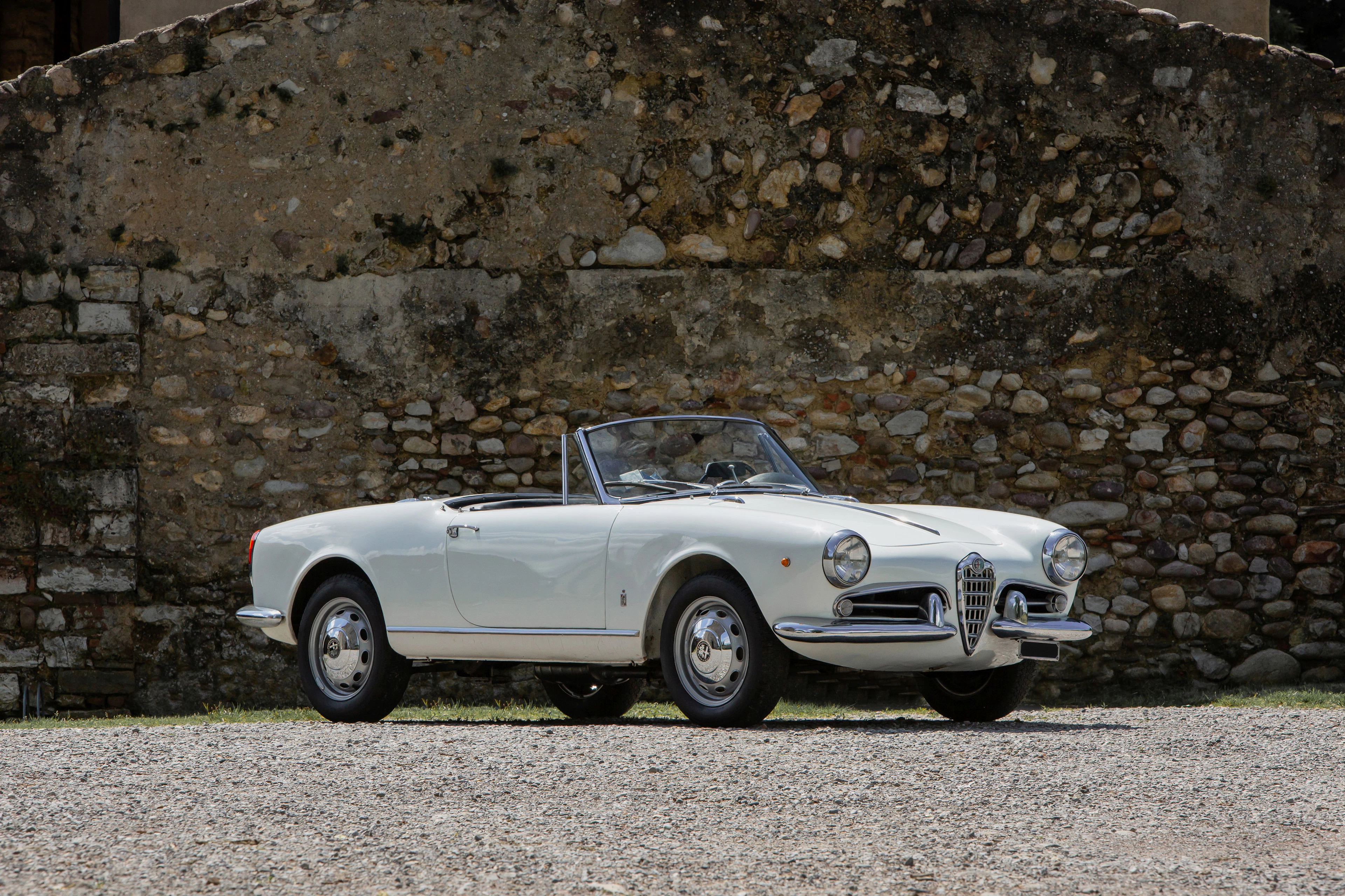 With the same owner for 30 years - Documented Italian...