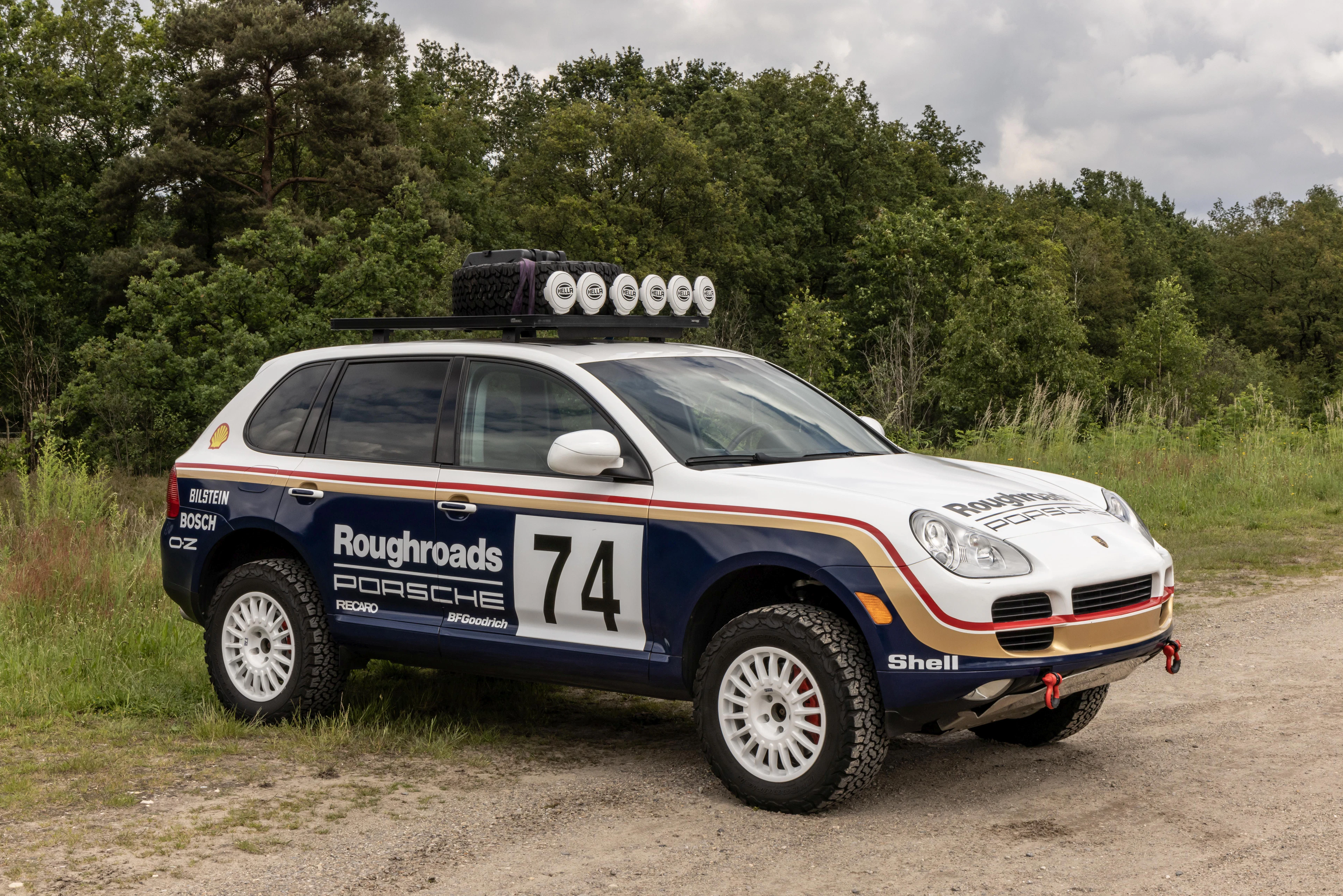 Cayenne S equipped for off-roading! - Roughroads livery