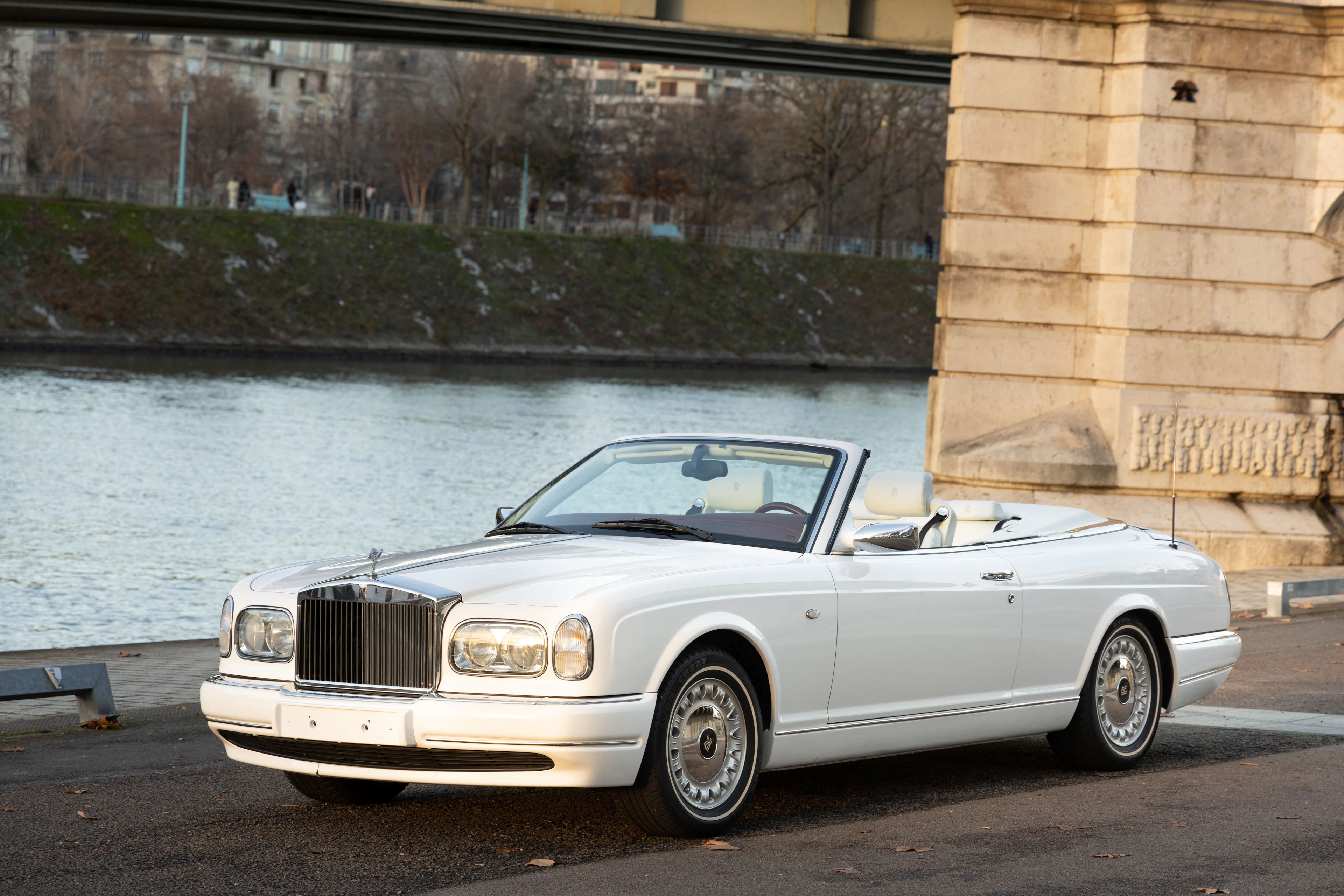 Only 15,700 km from new - The last of the handmade Rolls-Royces - Rare