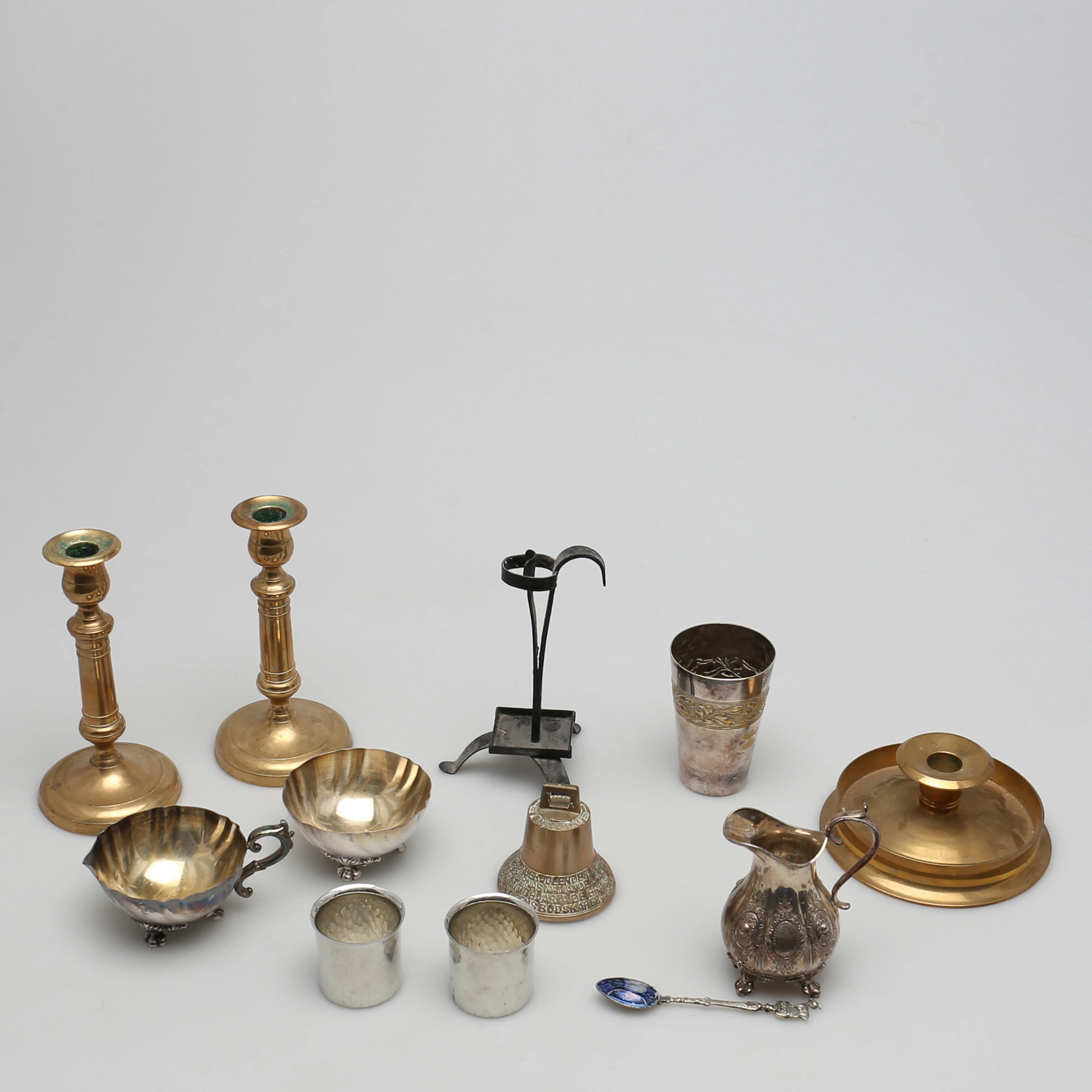 DIVERSE METALLFÖREMÅL, 12 st, tenn, nysilver, koppar.