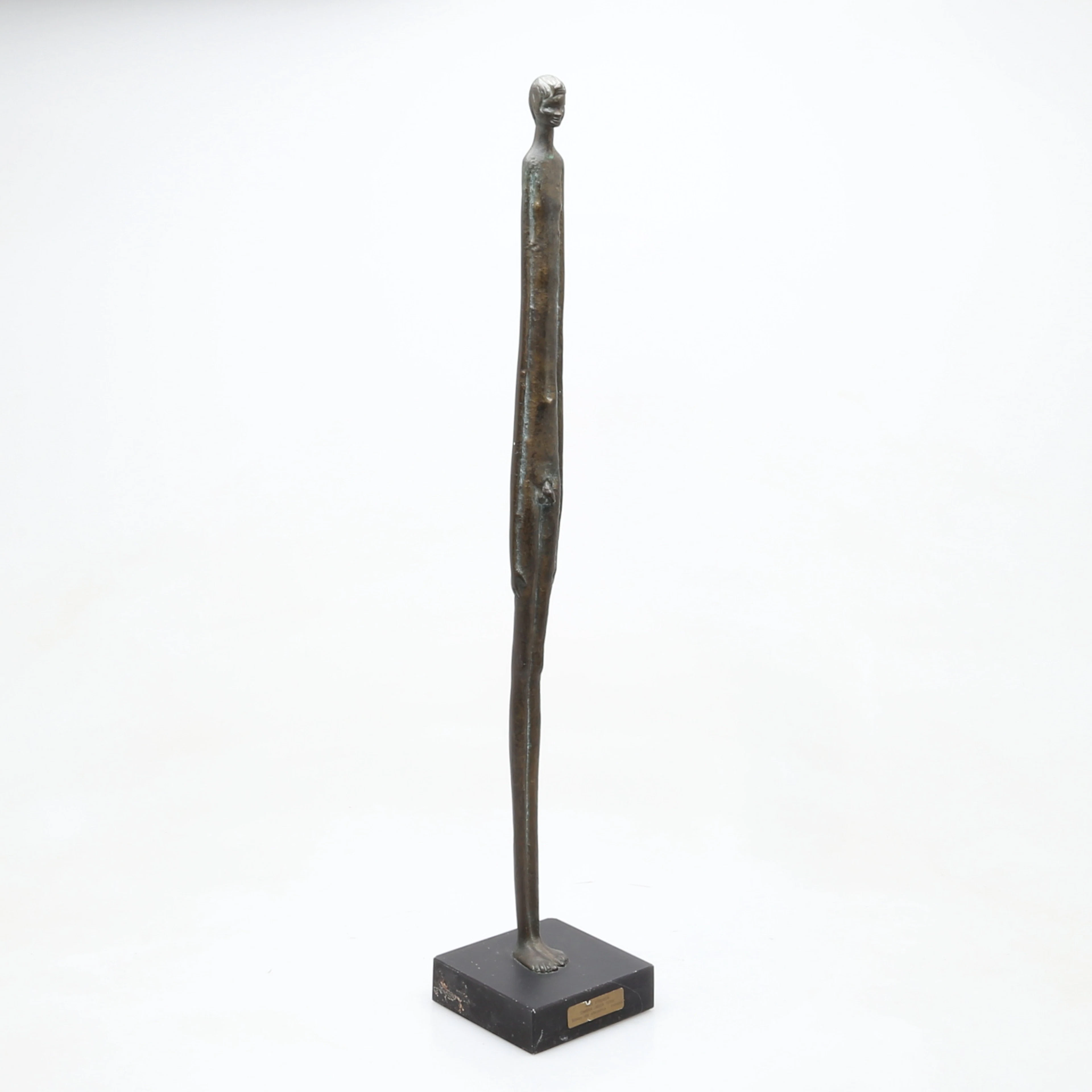 "OMBRA DELLA SERA". Skulptur efter antik förlaga från etruskisk tid, gjuten brons på stensockel.