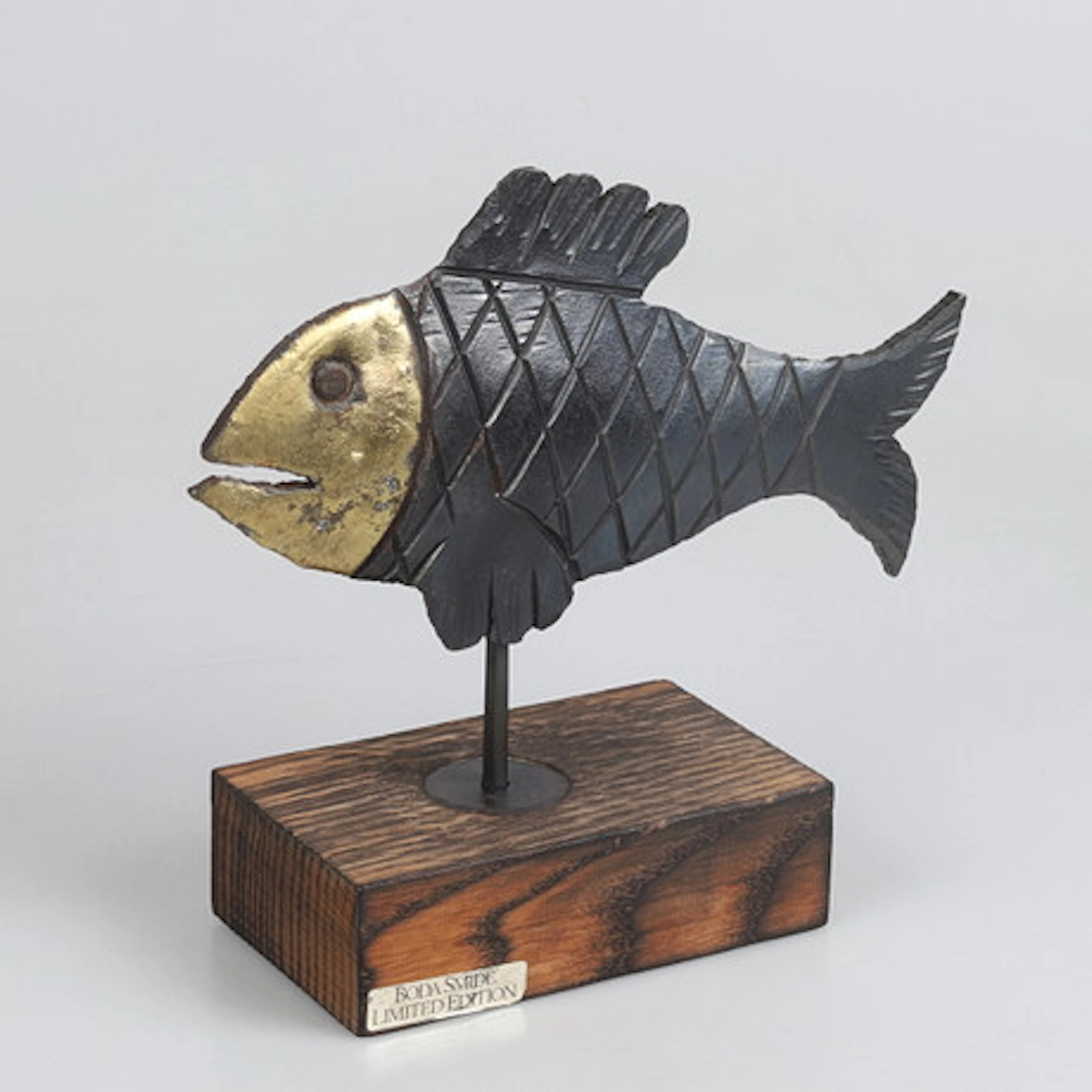 BERTIL VALLIEN. Fisk, metallskulptur, Boda…