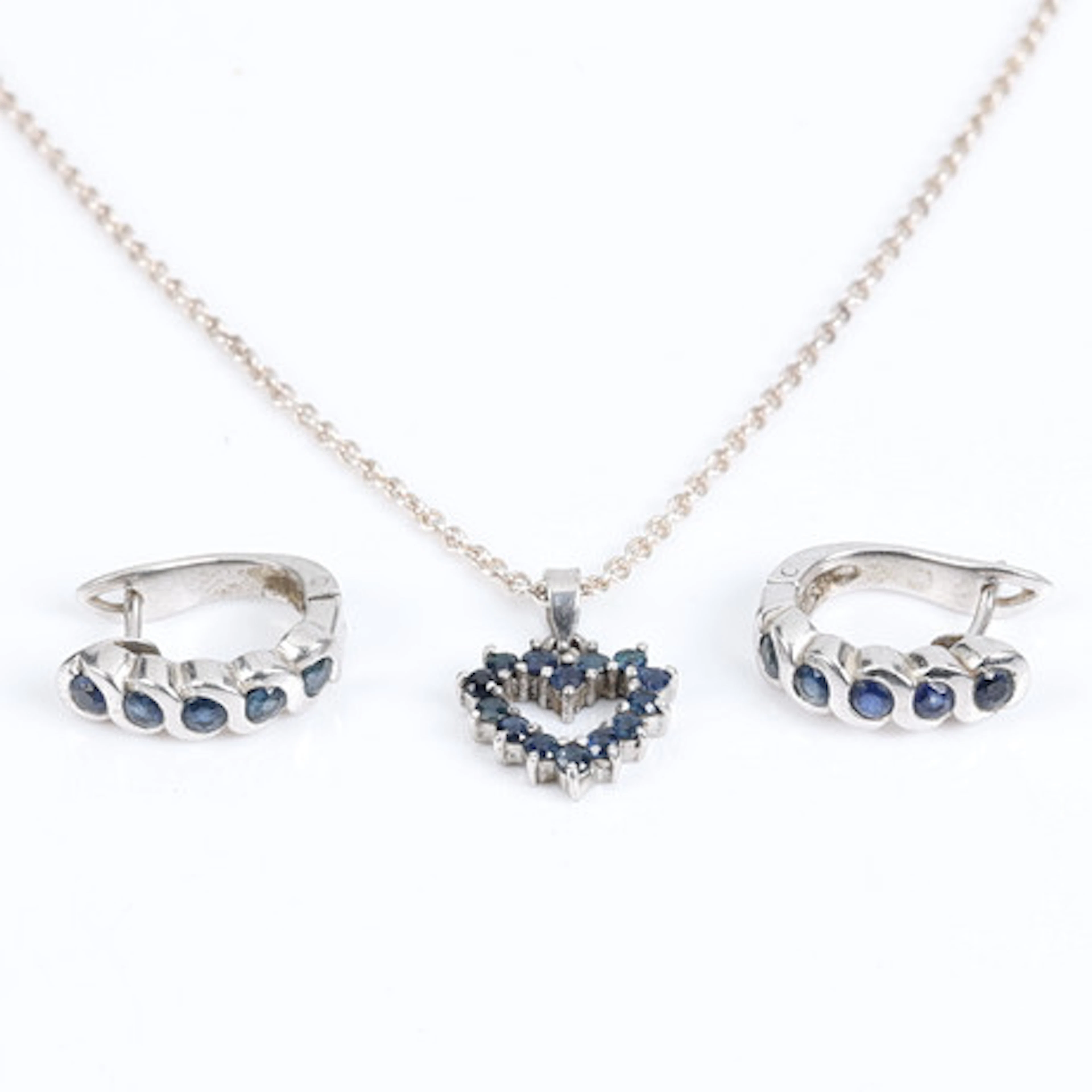 COLLIER & ÖRHÄNGEN, Silver, Safirer 1,12 c…