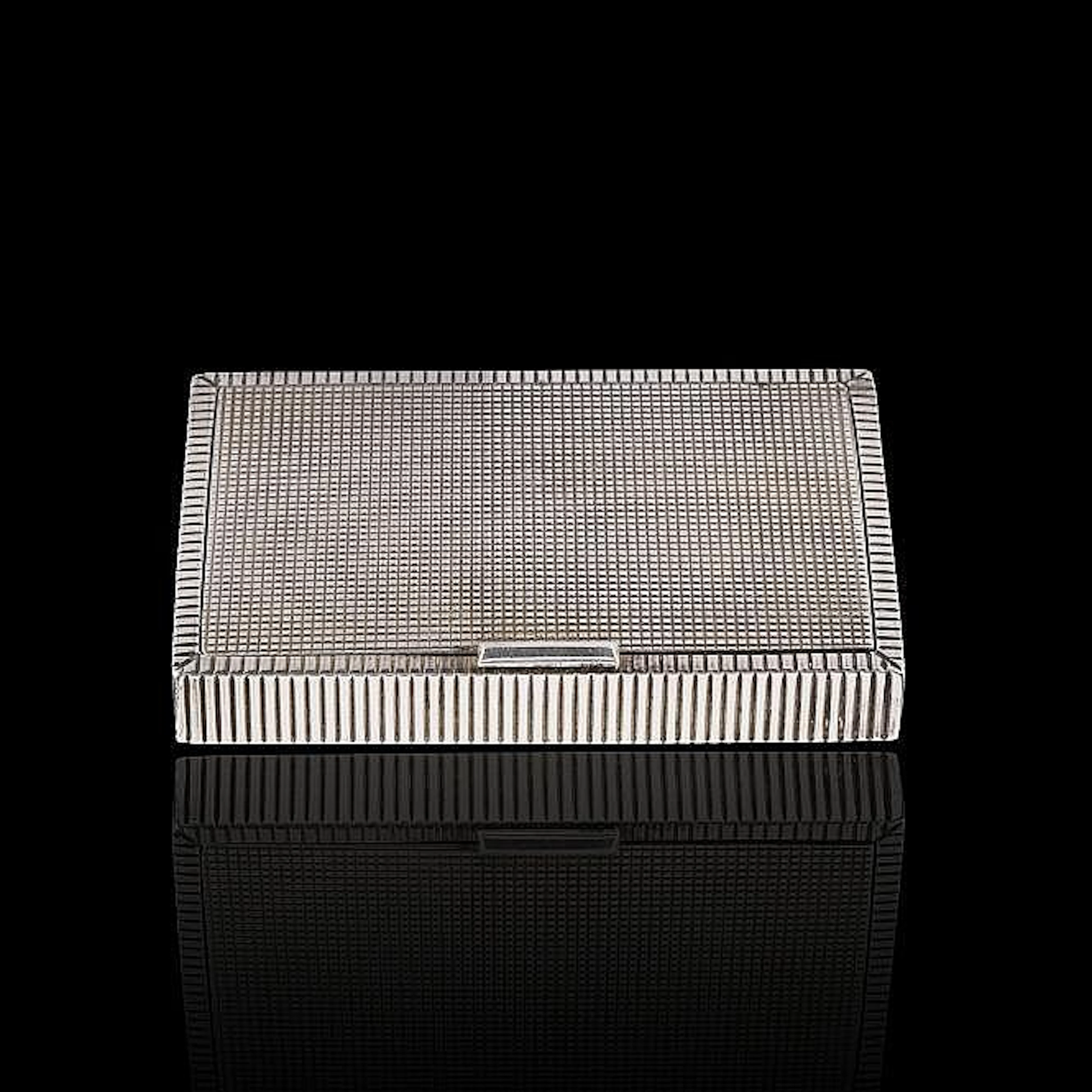 Small silver engine-turned snuffbox, circa 1940