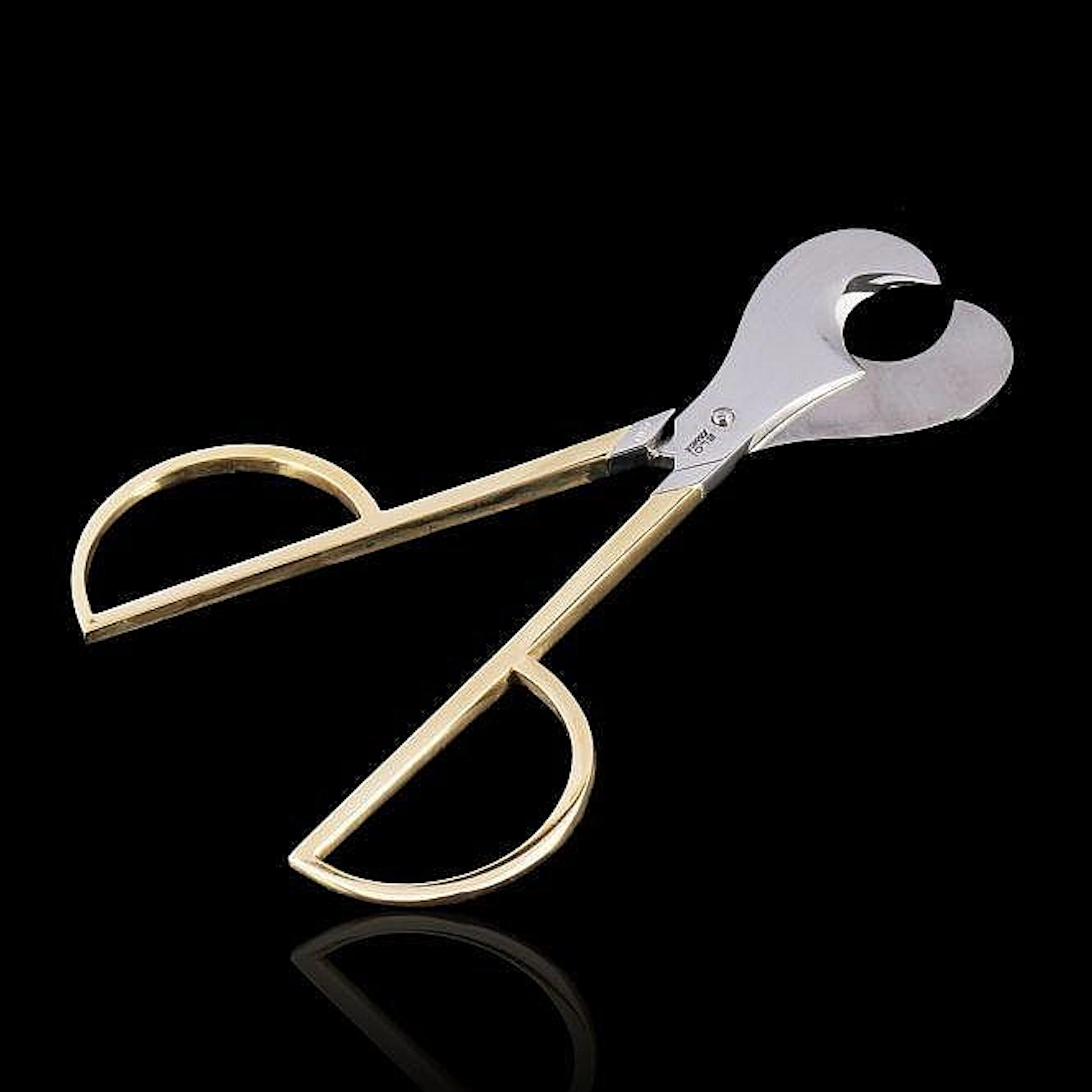 Davidoff. Gold and stainless steel cigar cutter
