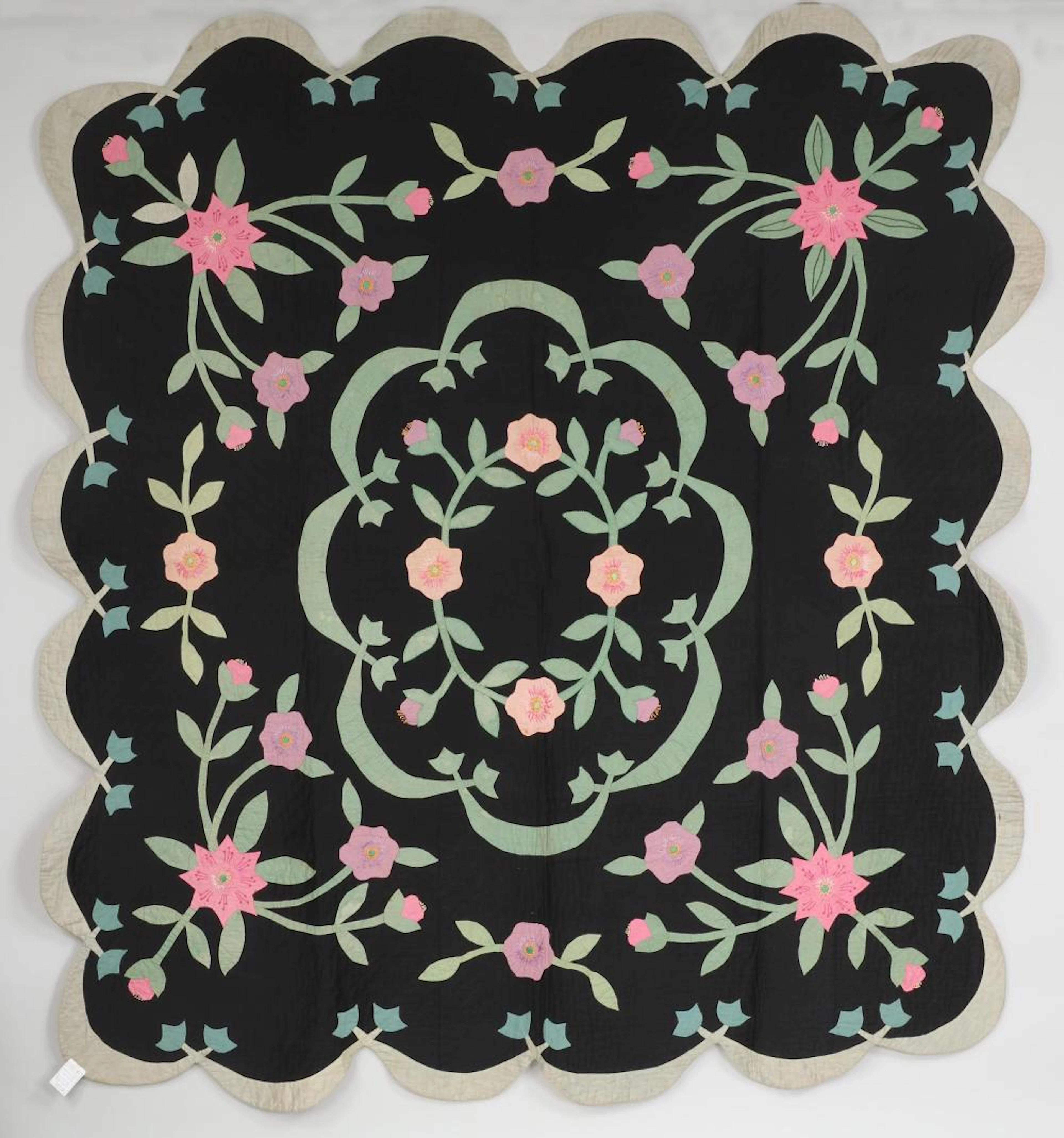Floral applique quilt