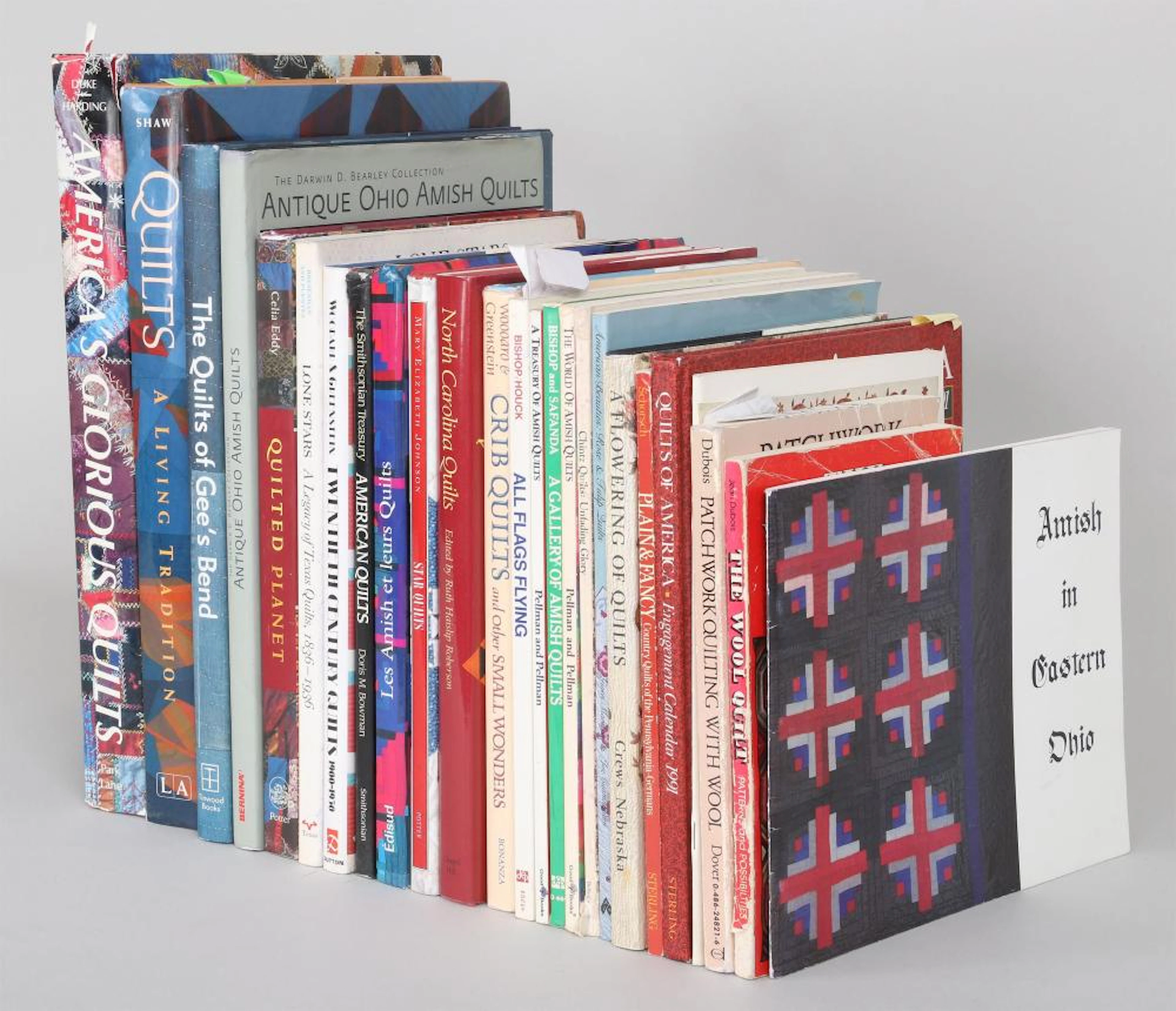 Lot of (25) Quilt books