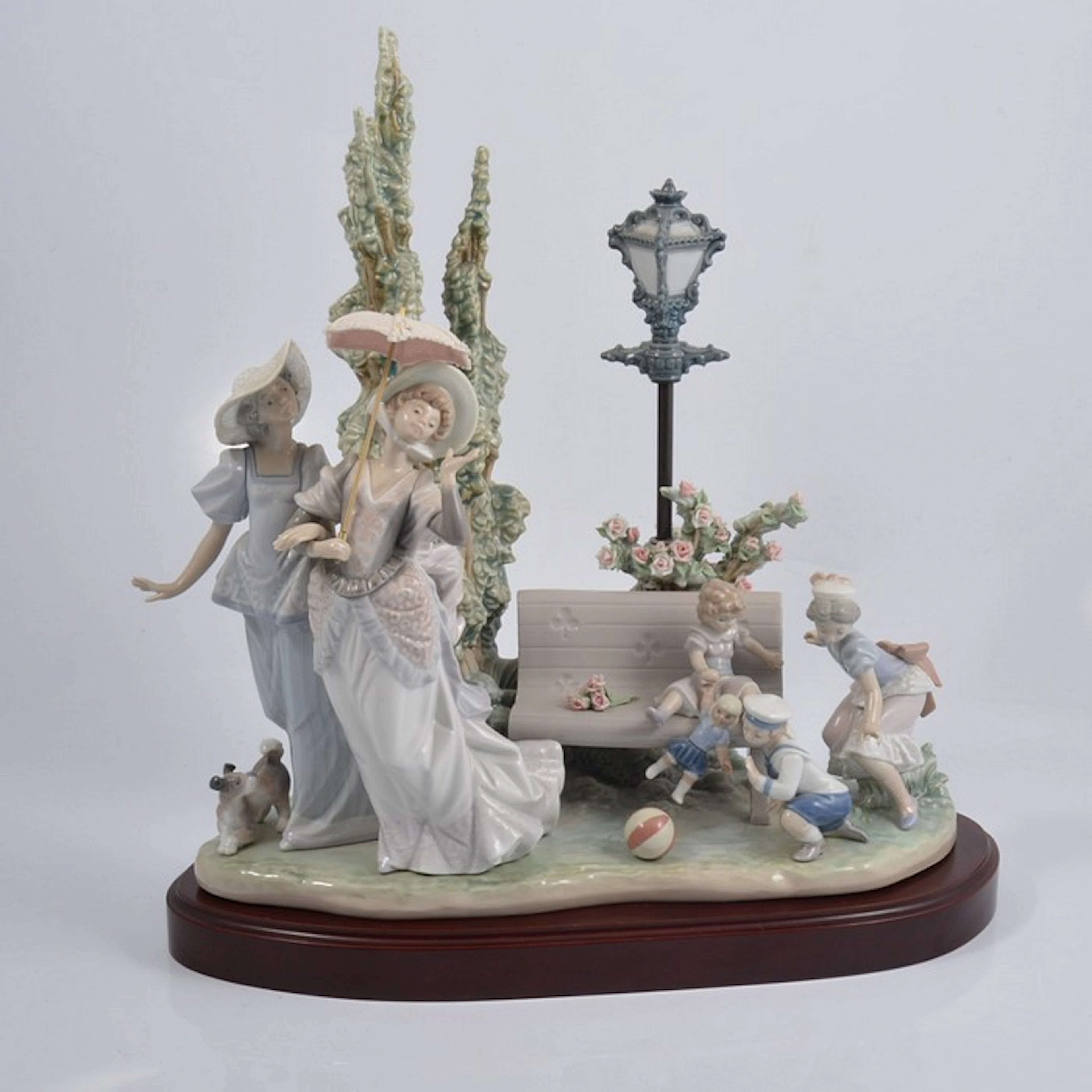 A Lladro figure group ''Stroll in The Park'' number 1519