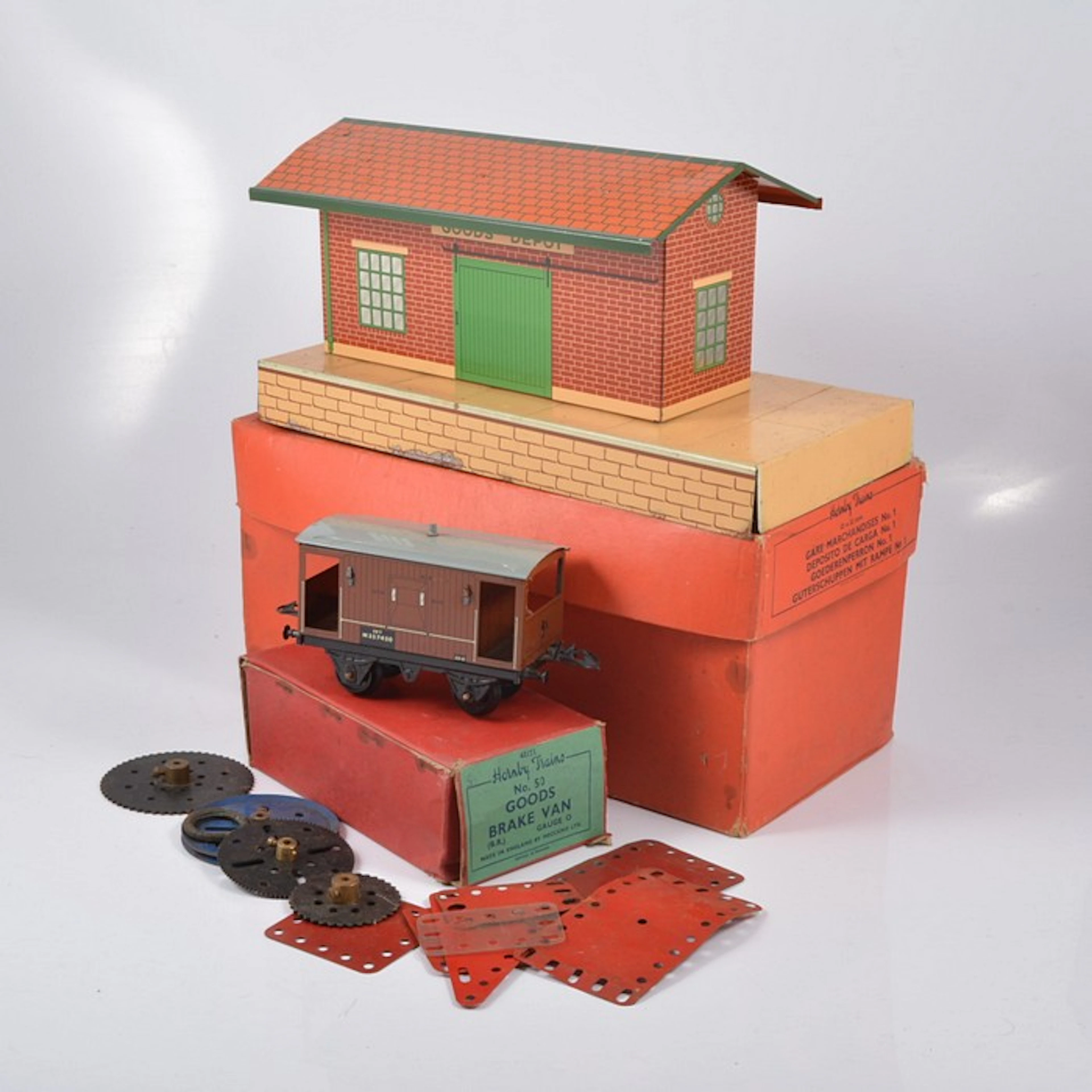 Boxed Hornby ''O'' gauge wagons ton include a Goods Brake Van No 50