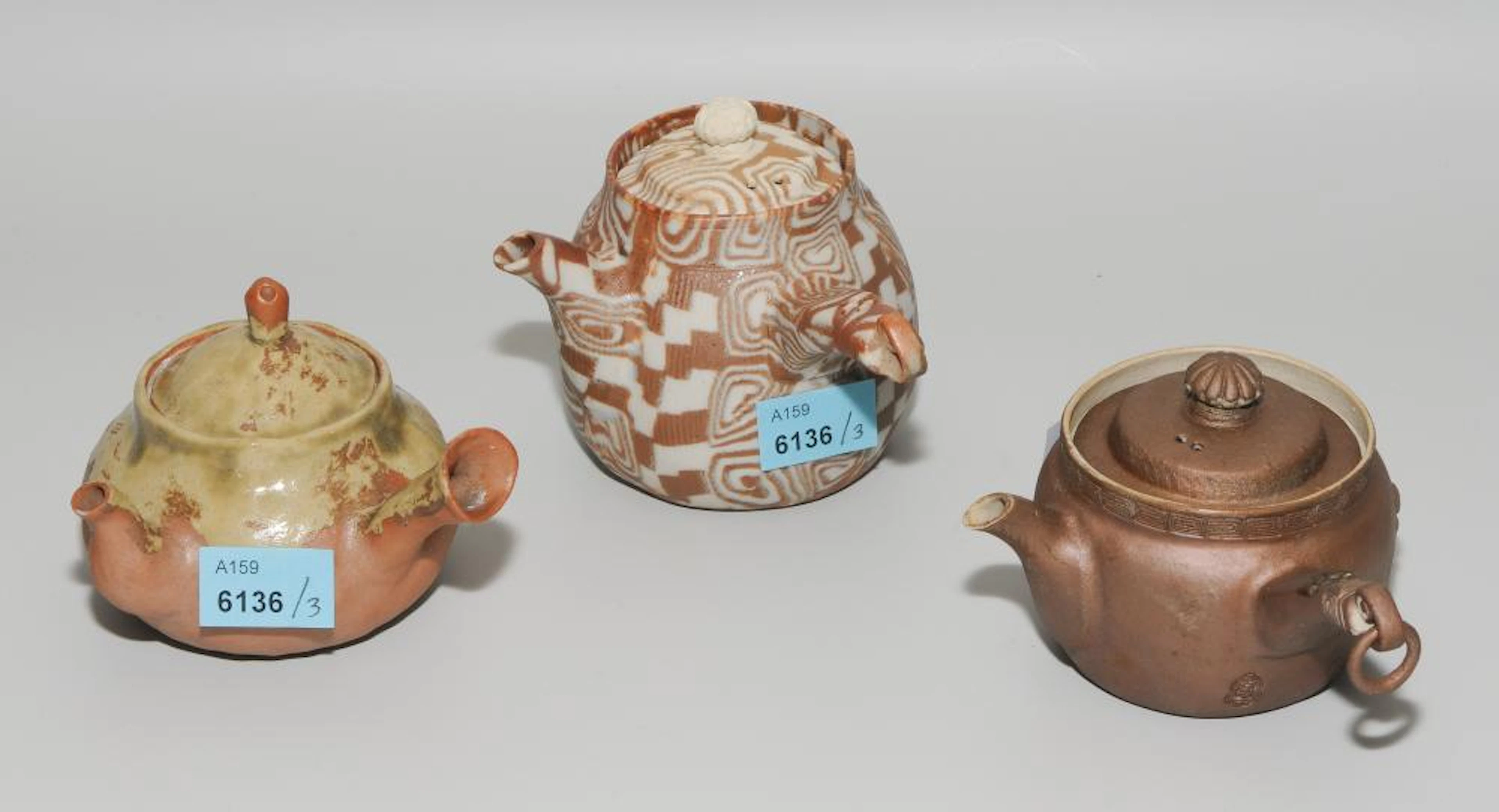 LOT: 3 KLEINE TEEKANNE