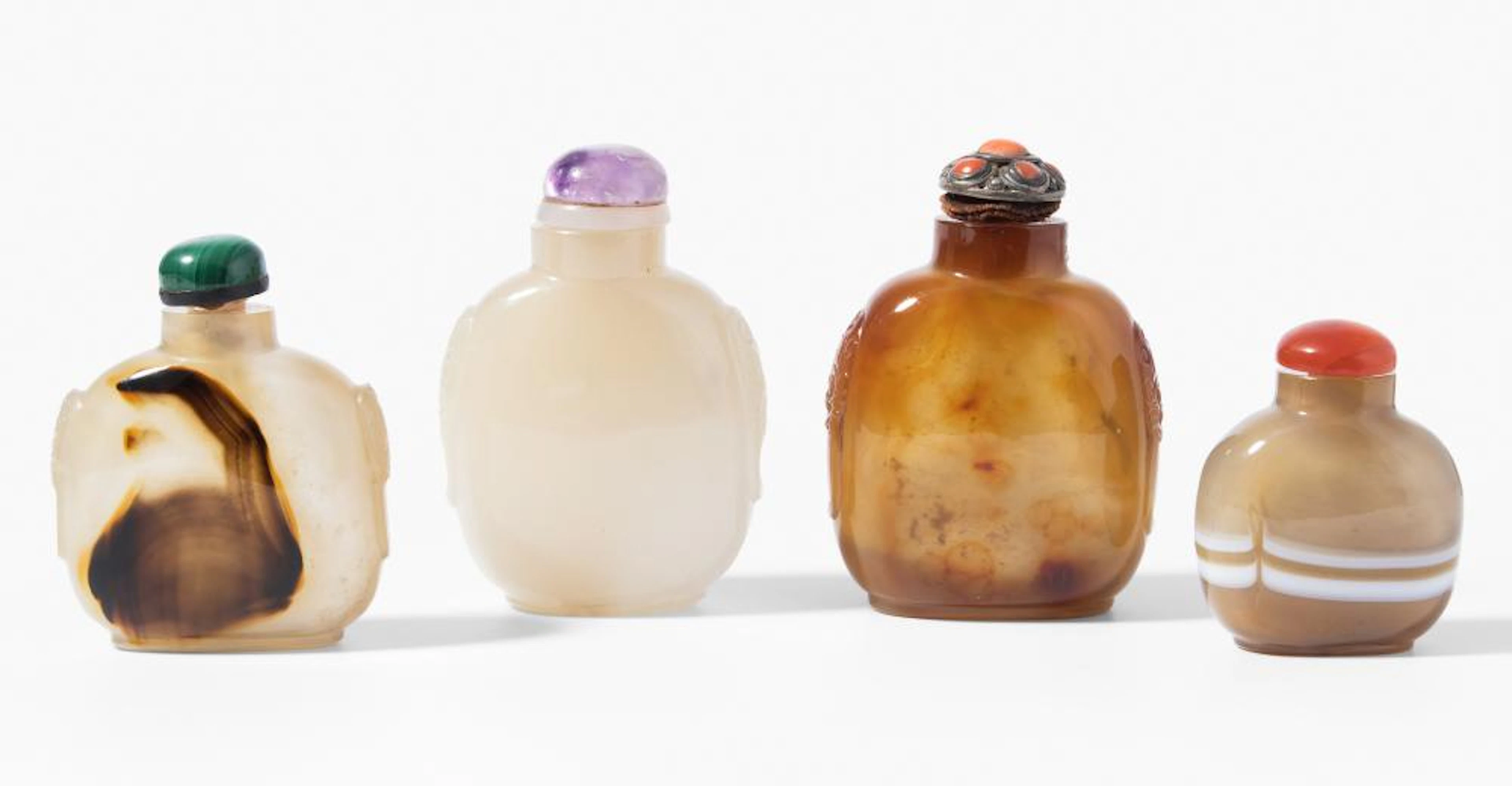 LOT: 4 SNUFF BOTTLES