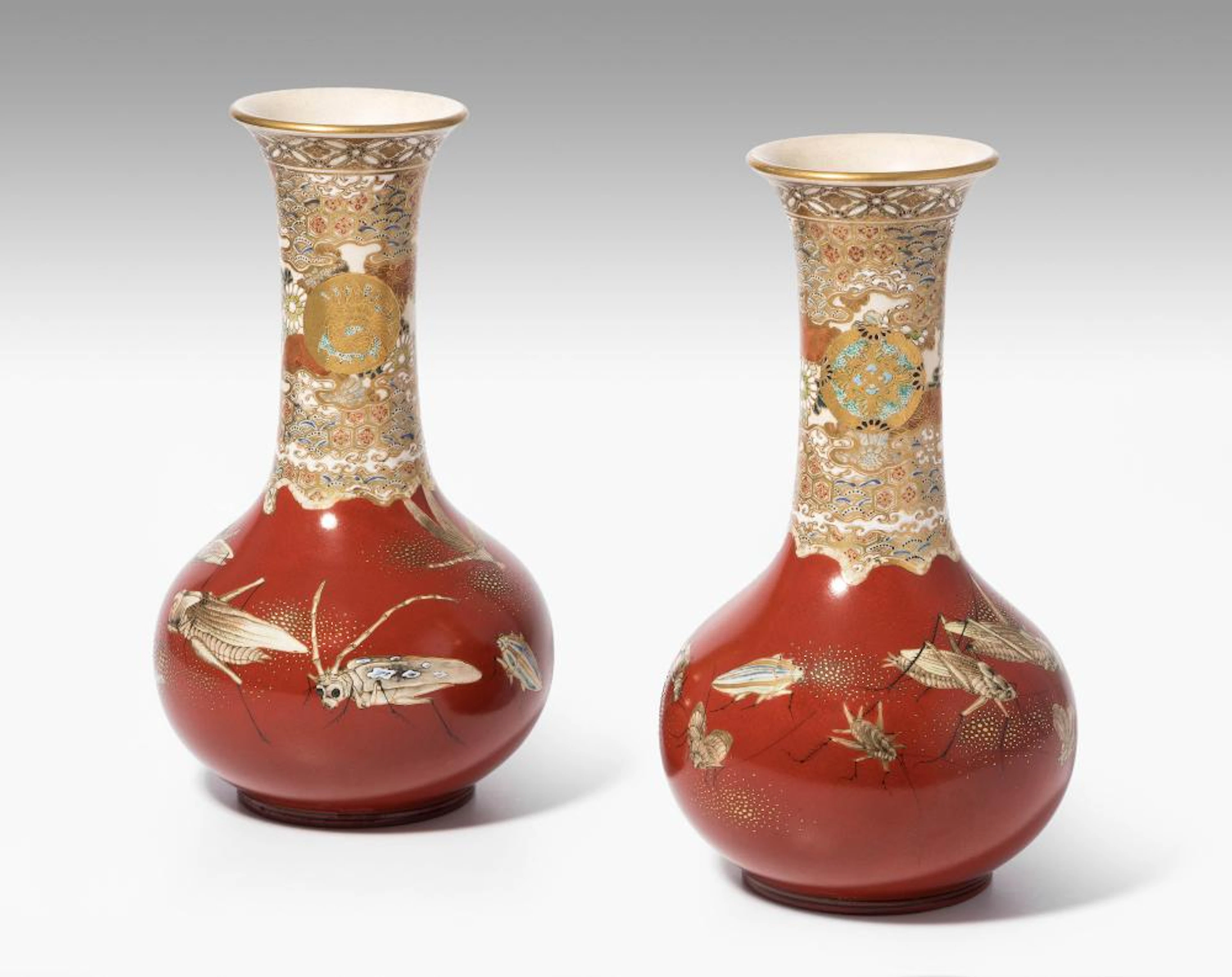 1 PAAR SATSUMA-VASEN VON TAIZAN YOHEI IX (1856? 1922), ZUGESCHRIEBEN.
