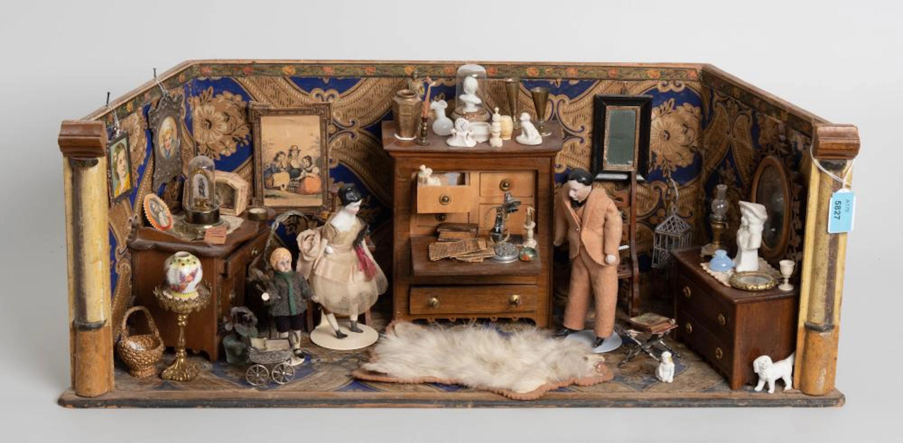 KLEINE PUPPENSTUBE
