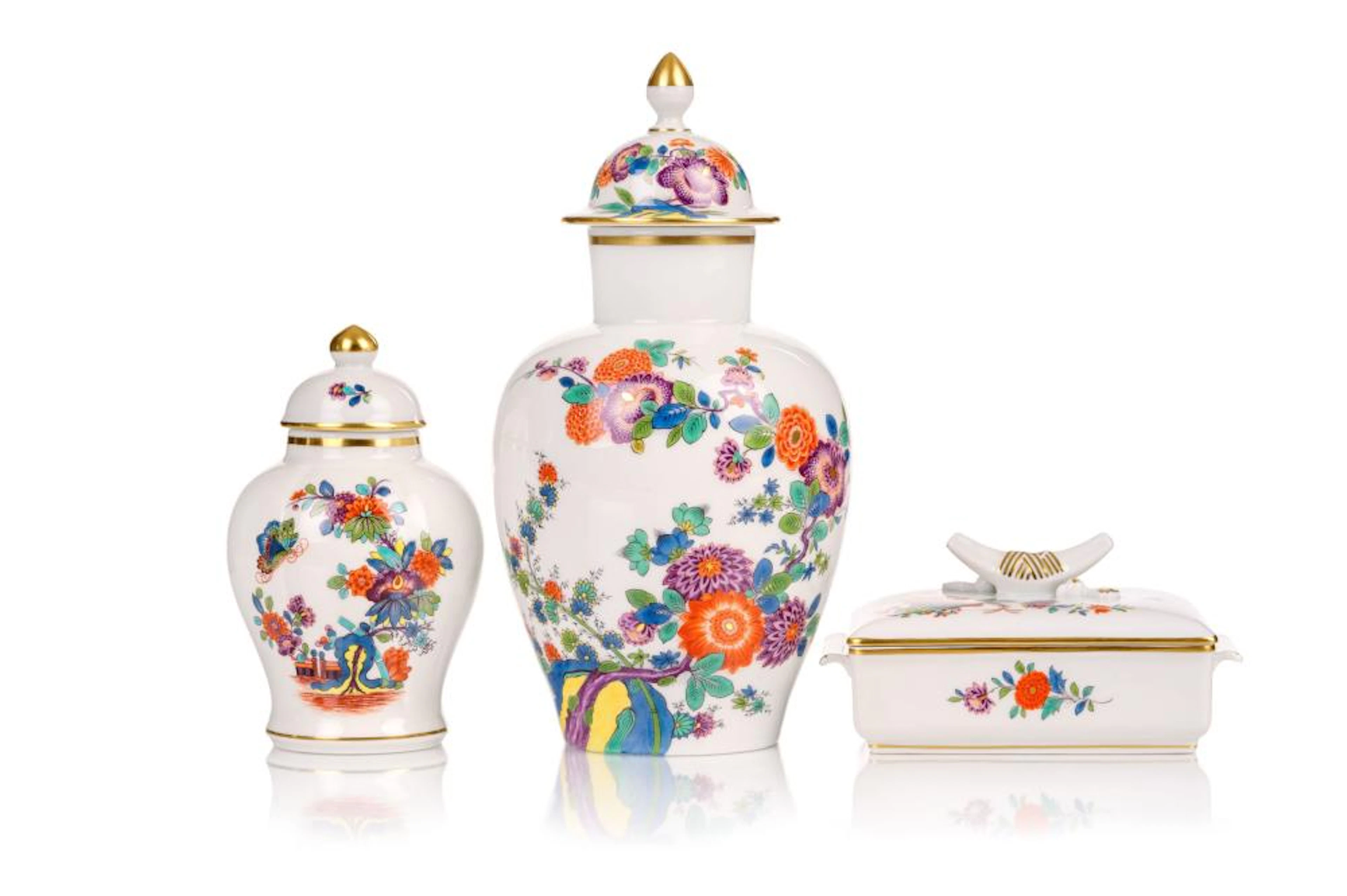 Baluster-Deckelvase und Teedose "Alte Indische Blumen...
