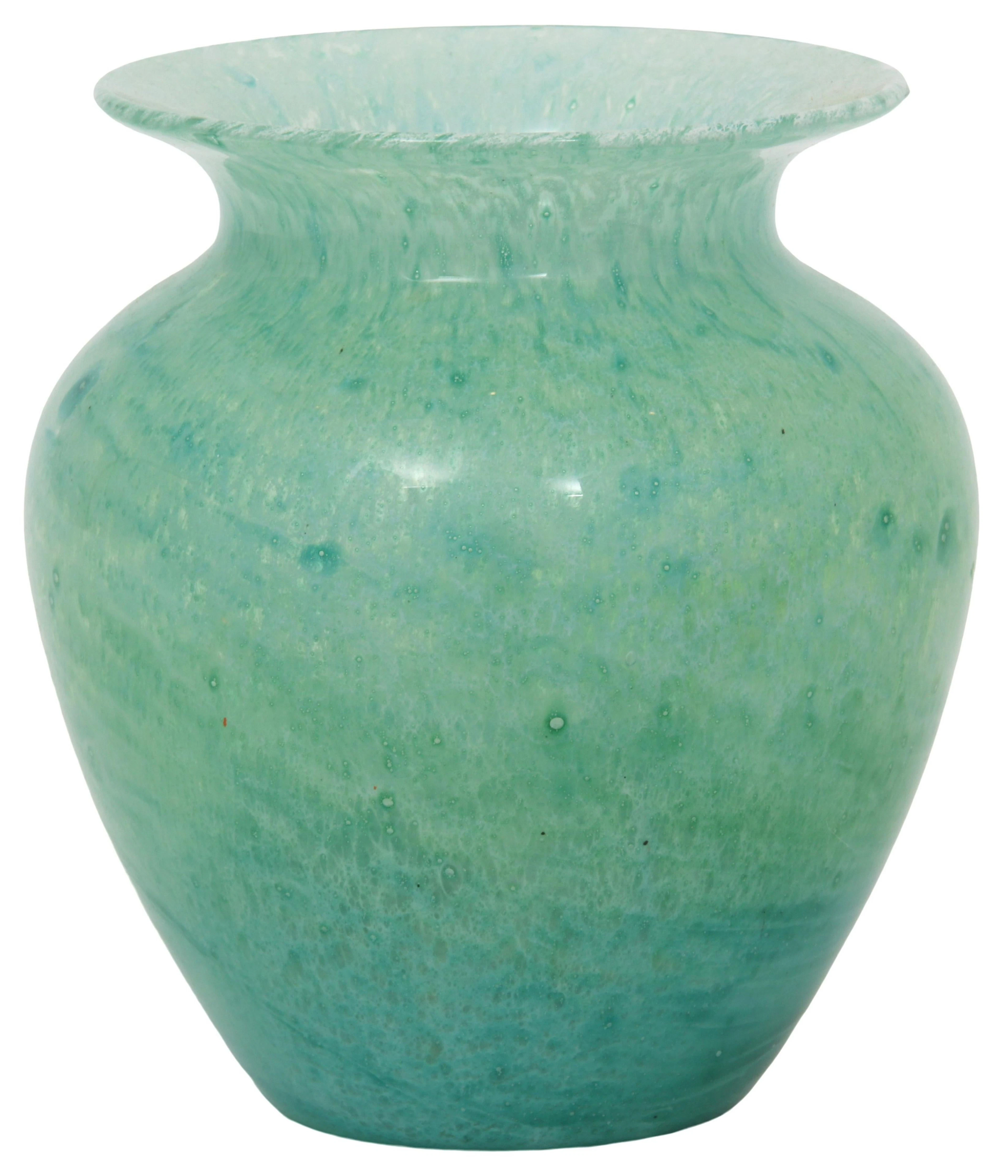 Durand/Kimble Cluthra Glass Vase