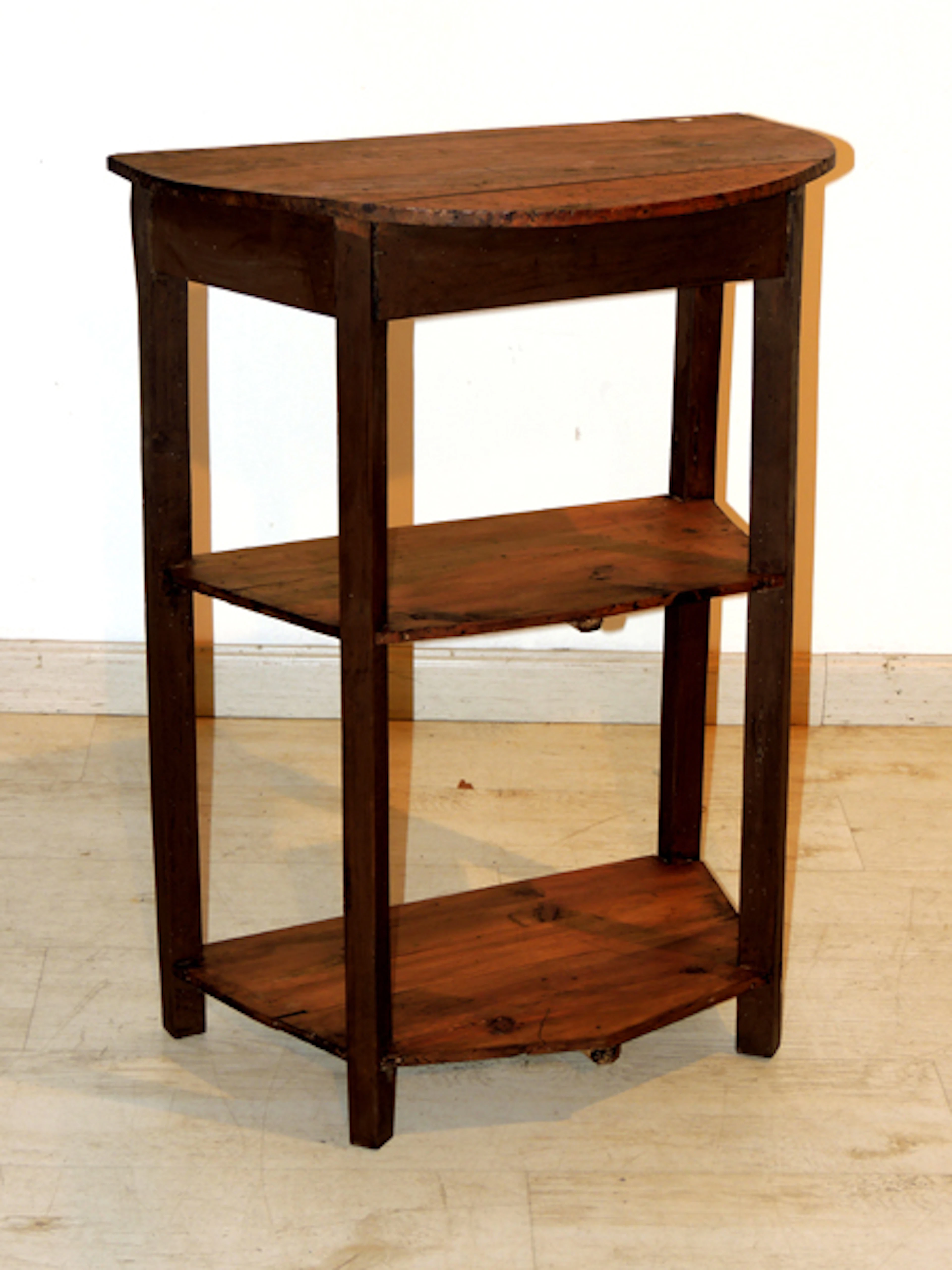 MUEBLE AUXILIAR RÚSTICO