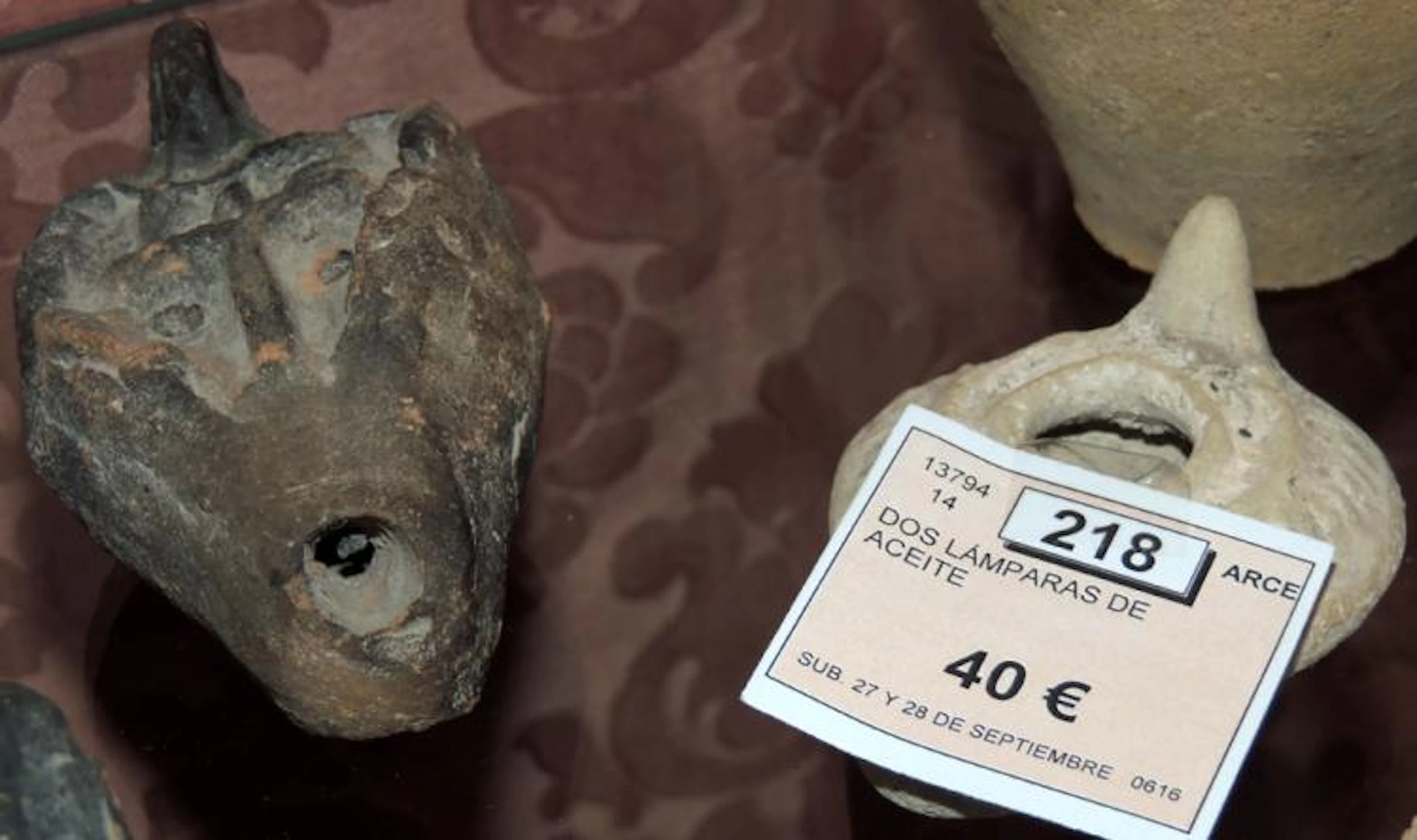DOS LÁMPARAS DE ACEITE