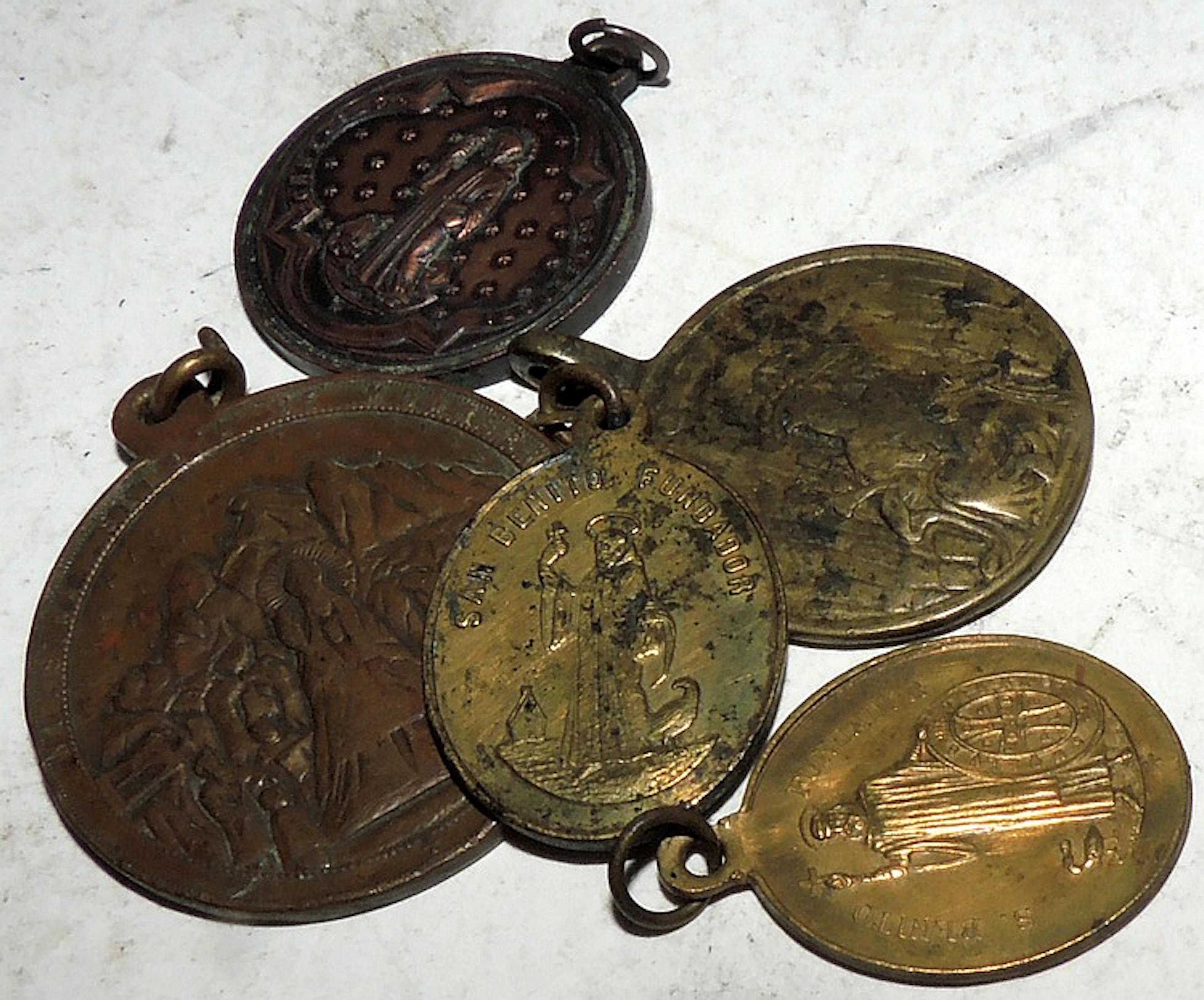 18th-19th CENTURIES FIVE DEVOTIONAL MEDALS IN BRONZE