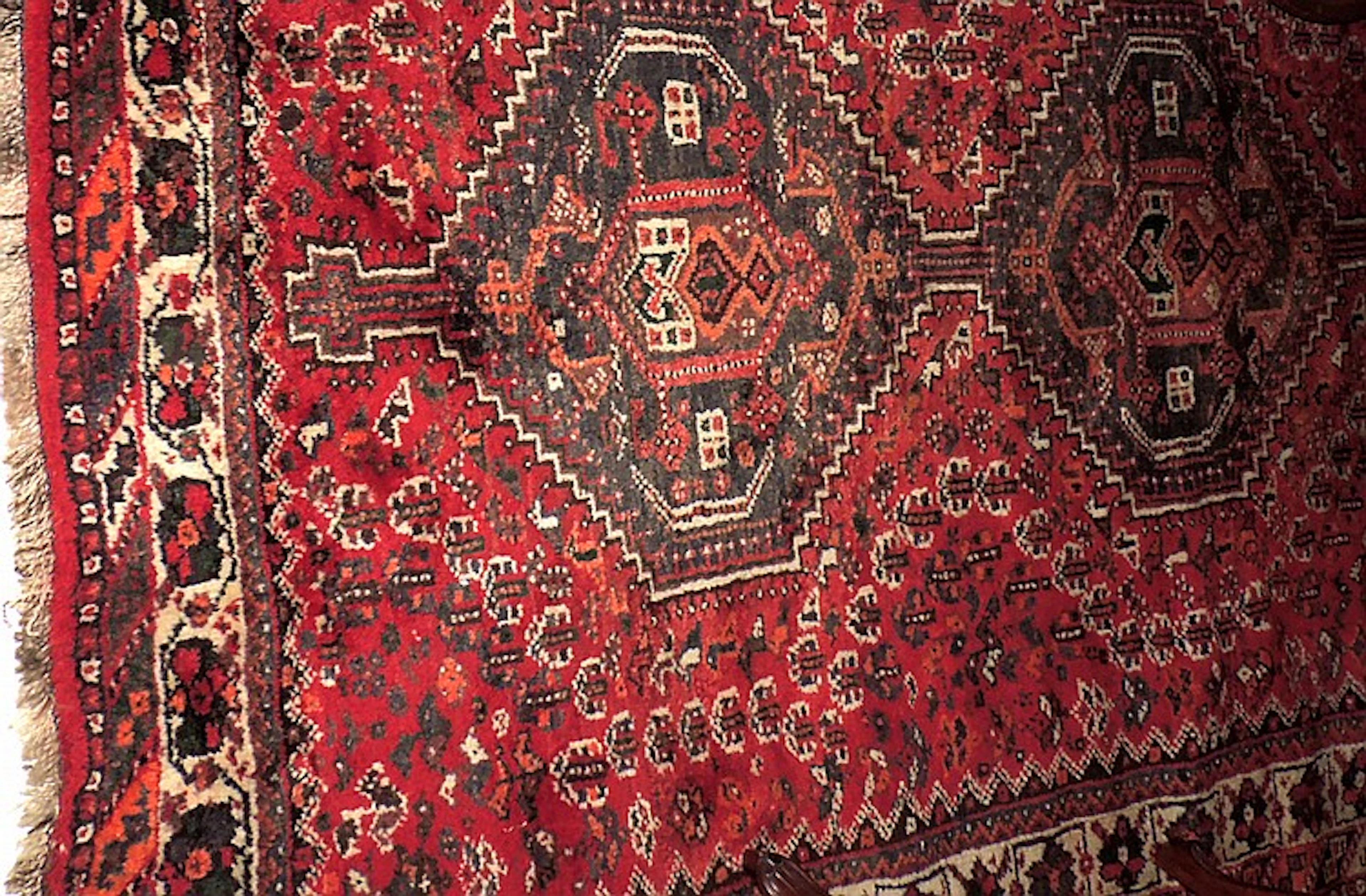 HAND KNOTTED WOOL IRANIAN RUG FROM SHIRAZ