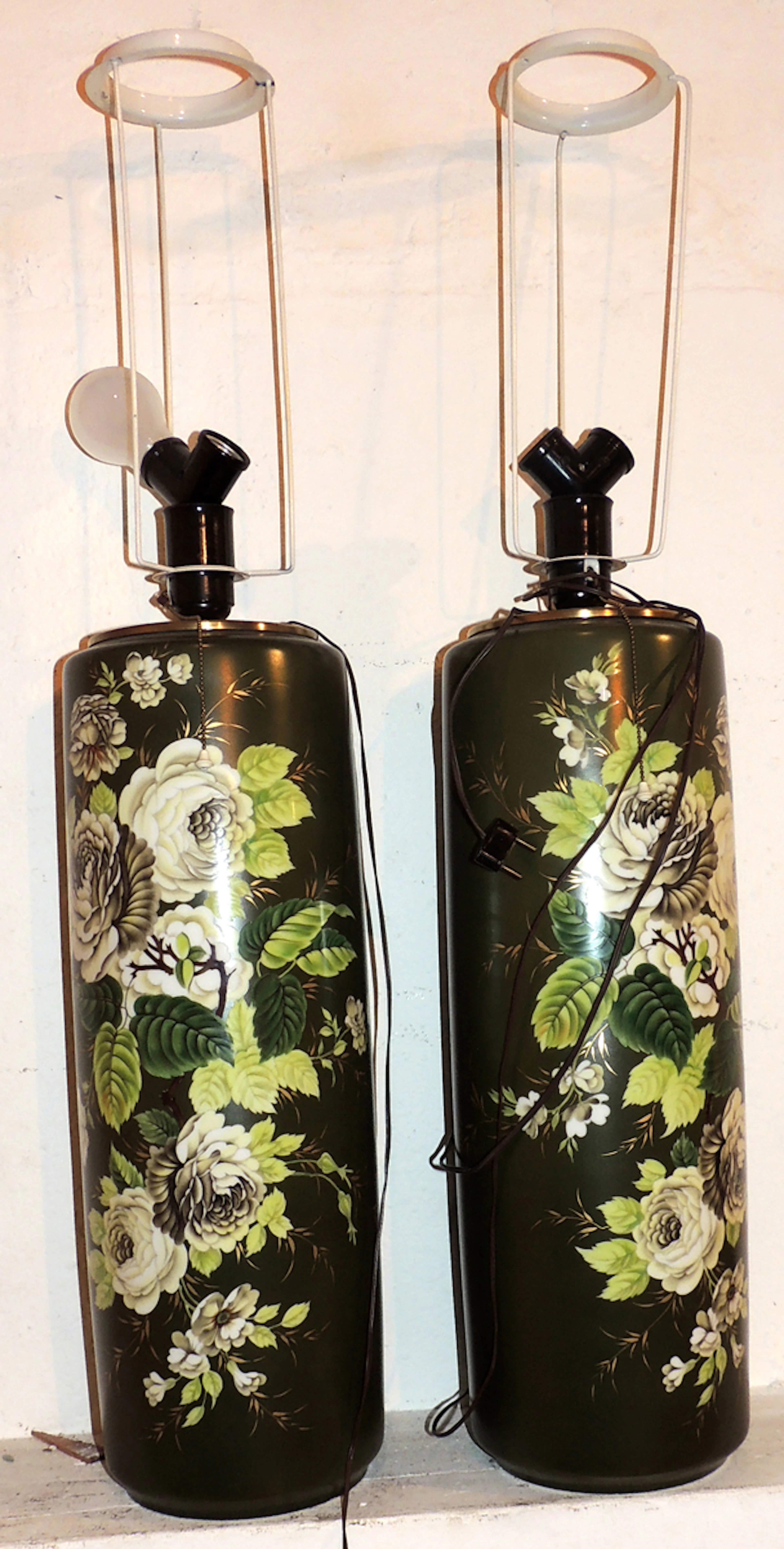 PAIR OF PORCELAIN TABLE LAMPS