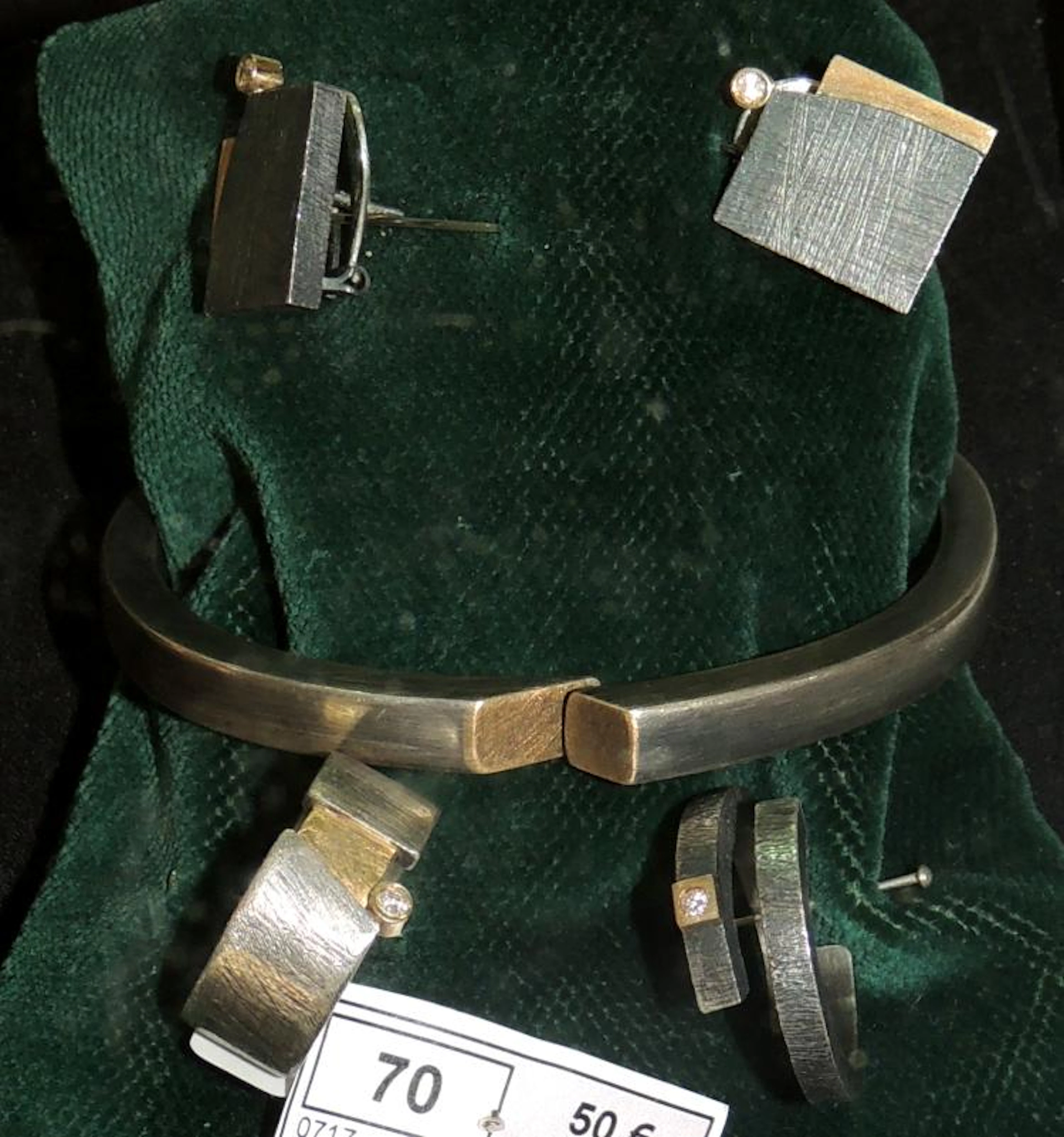 SET OF SILVER AND GOLD EARRINGS, TWO RINGS AND A BRACELET