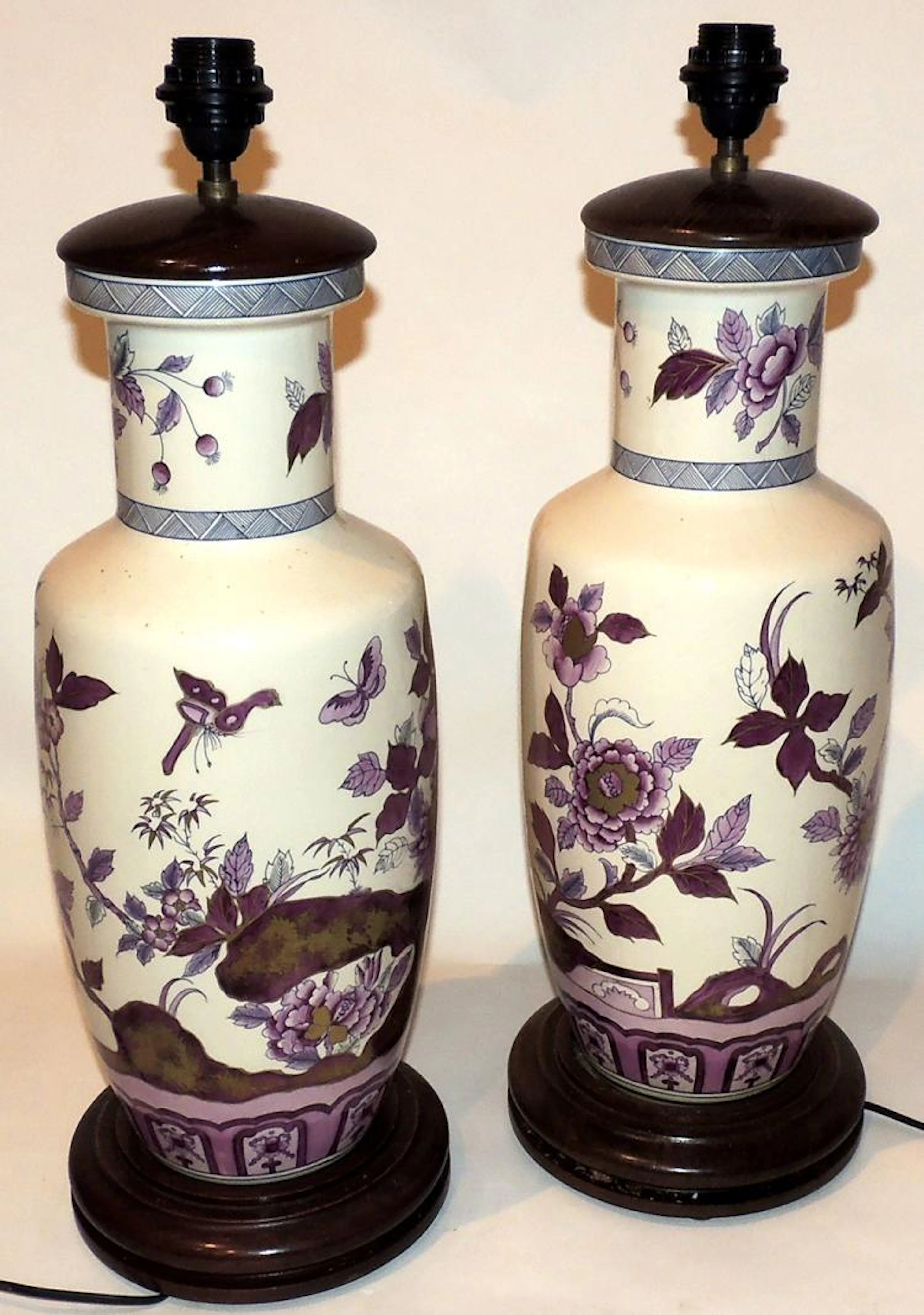 PAIR OF ORIENTAL VASES CONVERTED INTO TABLE LAMPS