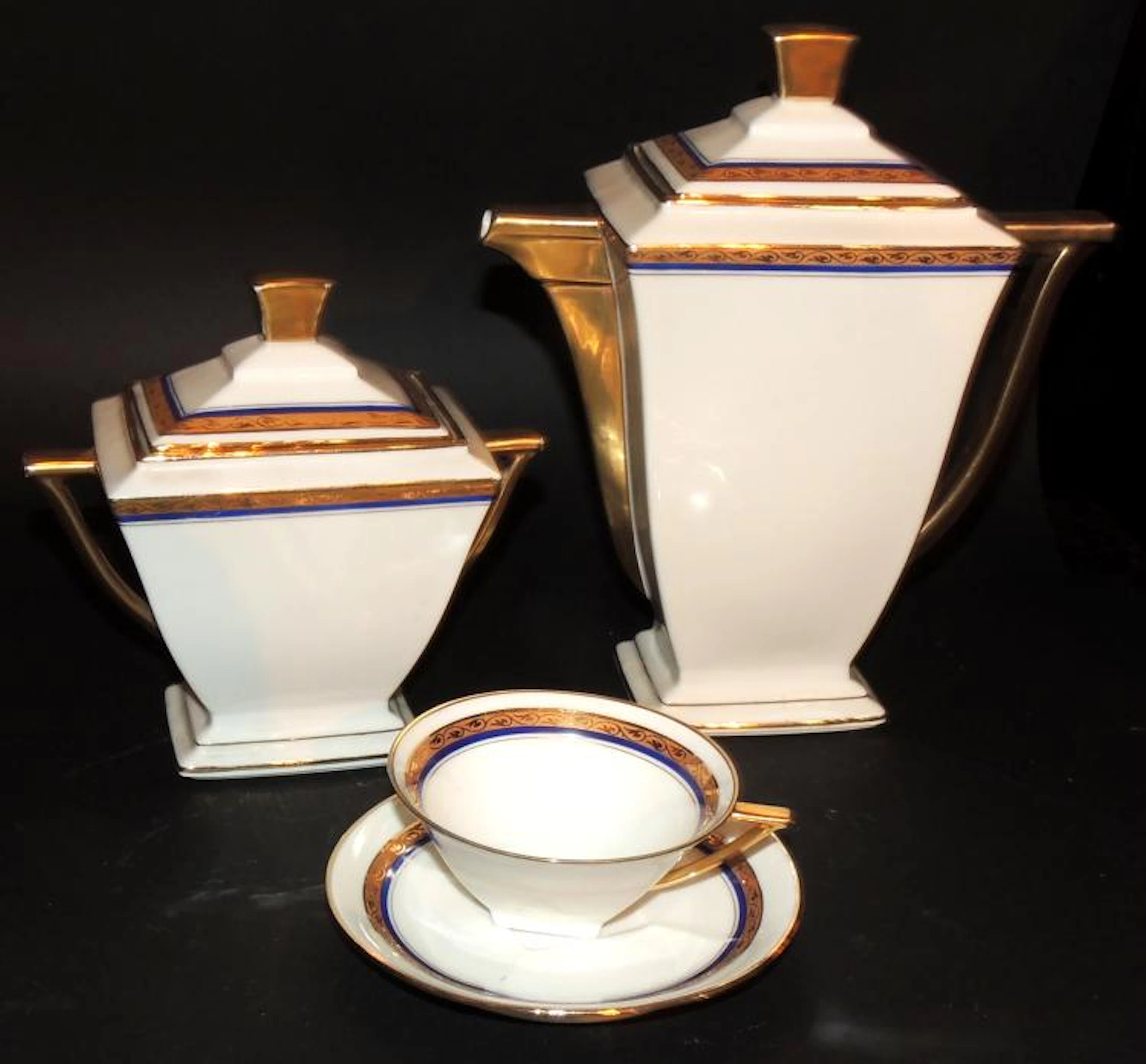 ART-DÉCO COFFEE SET IN LIMOGES PORCELAIN