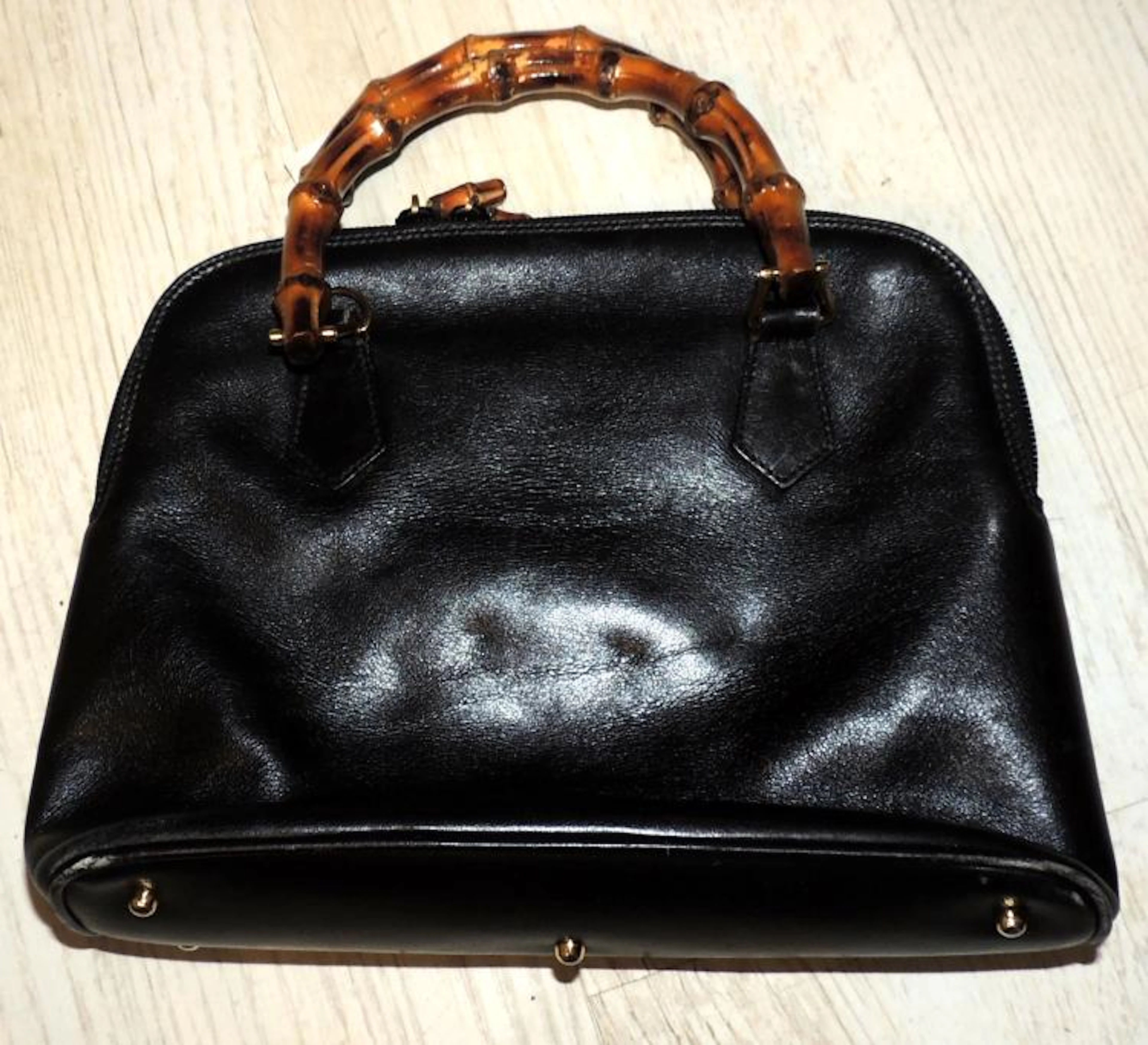 GUCCI. Leather handbag with handles cane. Dimensions: 22x29. Lig. Disp. inside.
