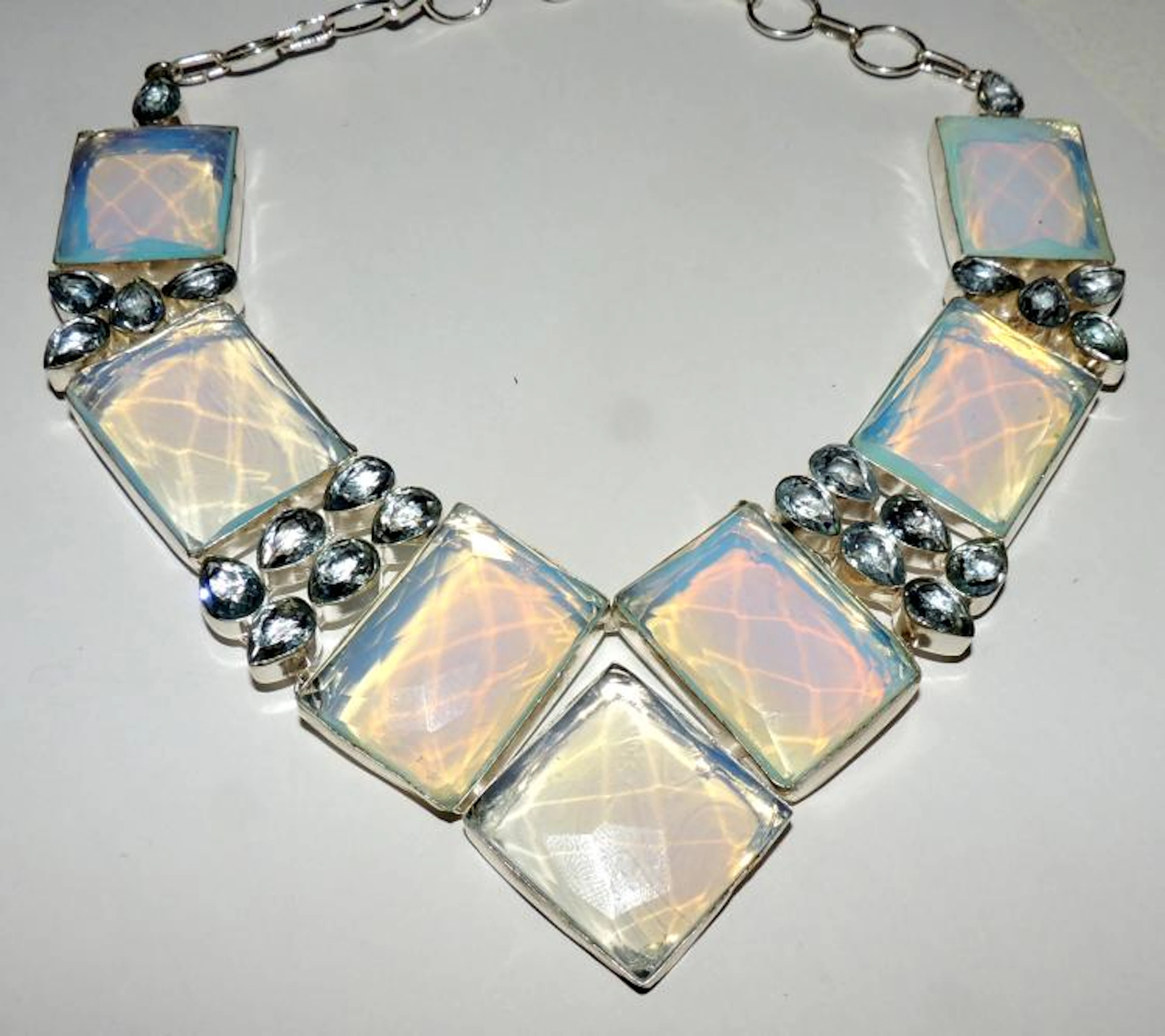 COLLAR CHERRY of moonstone and blue topazes. With silver mount.