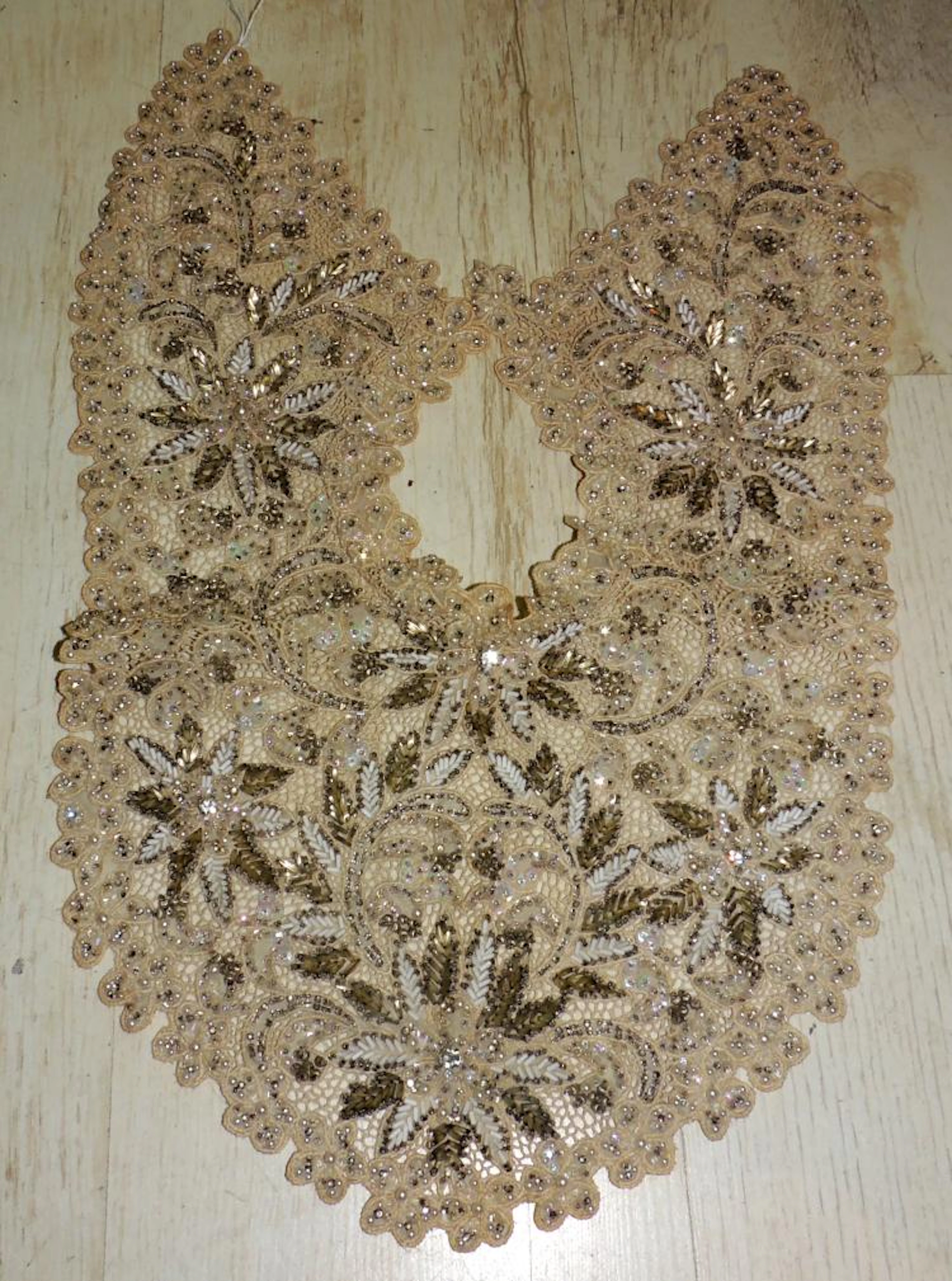 OLD EMBROIDERED NECK on ivory lace forming flowers with palletes