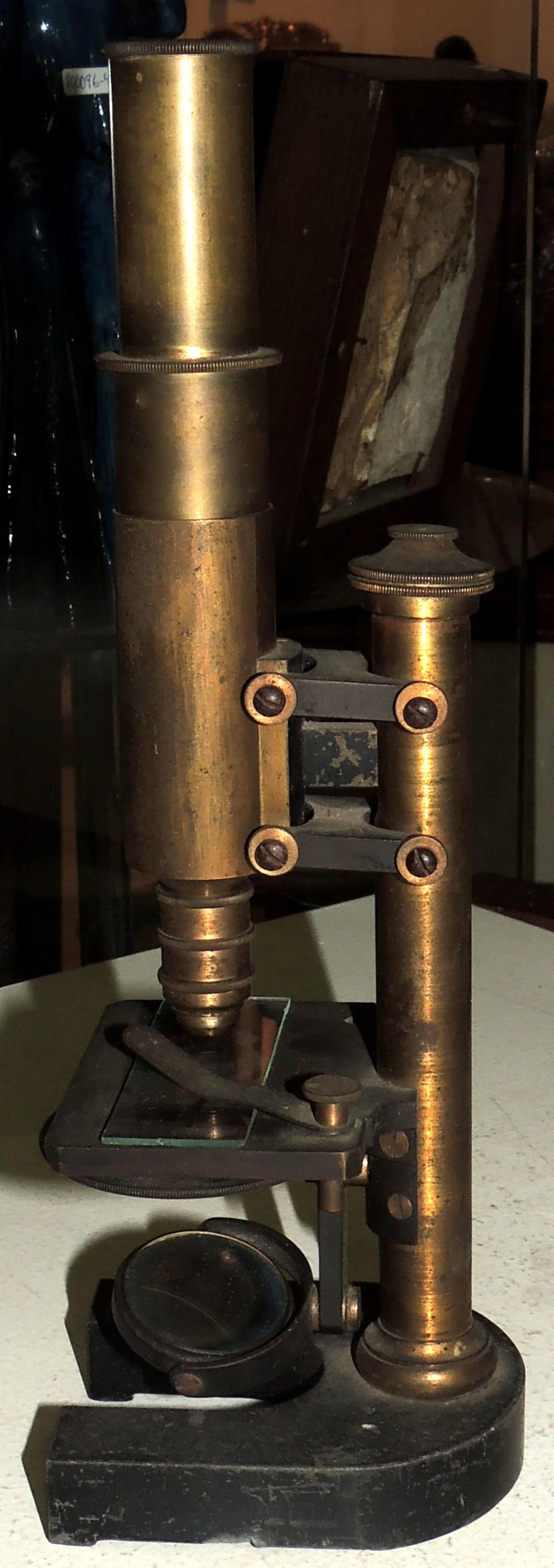 ANCIENT French MICROSCOPE. Height: 27 cm