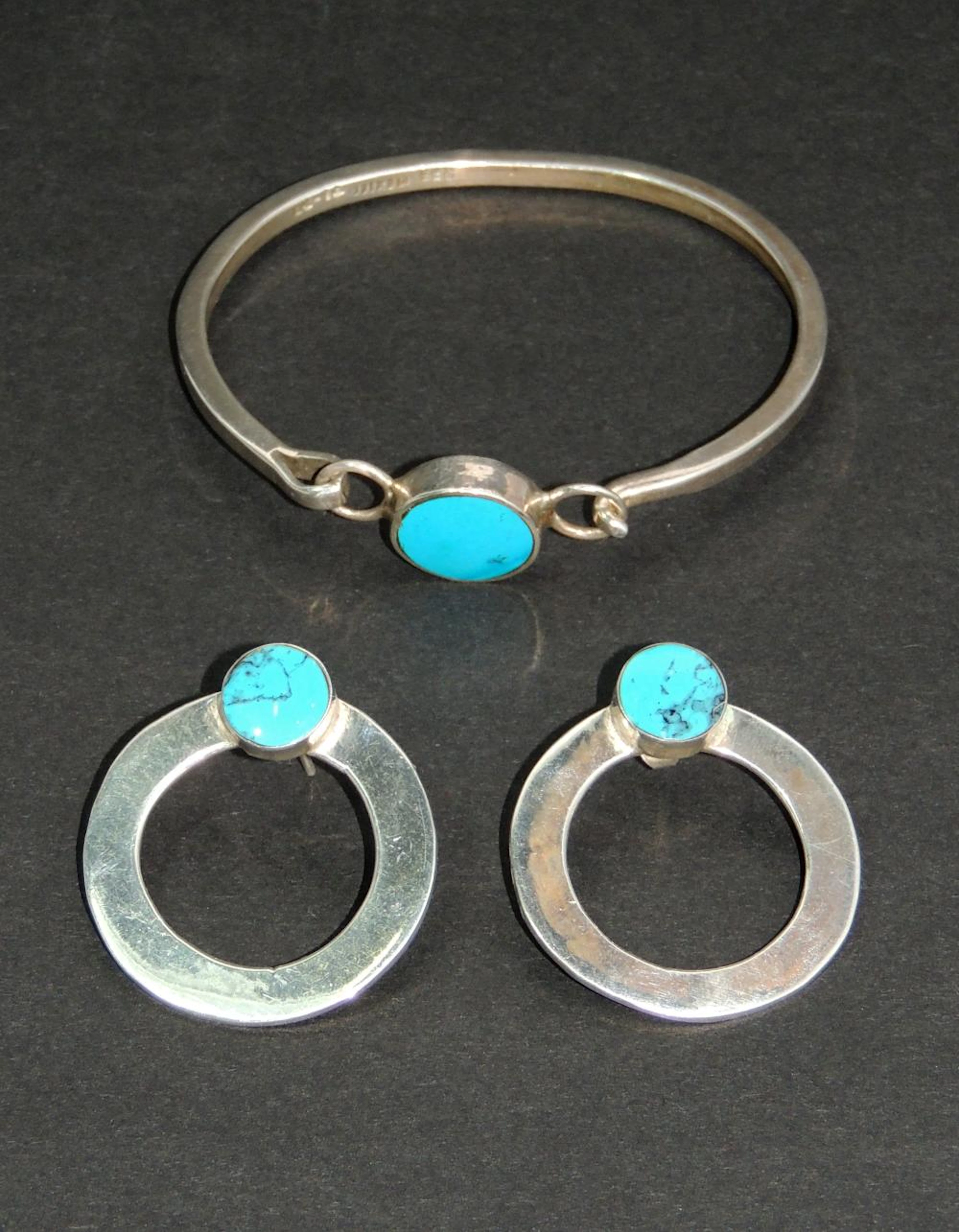 CONJUNTO DE PENDIENTES Y PULSERA plata y turquesas de diseño.