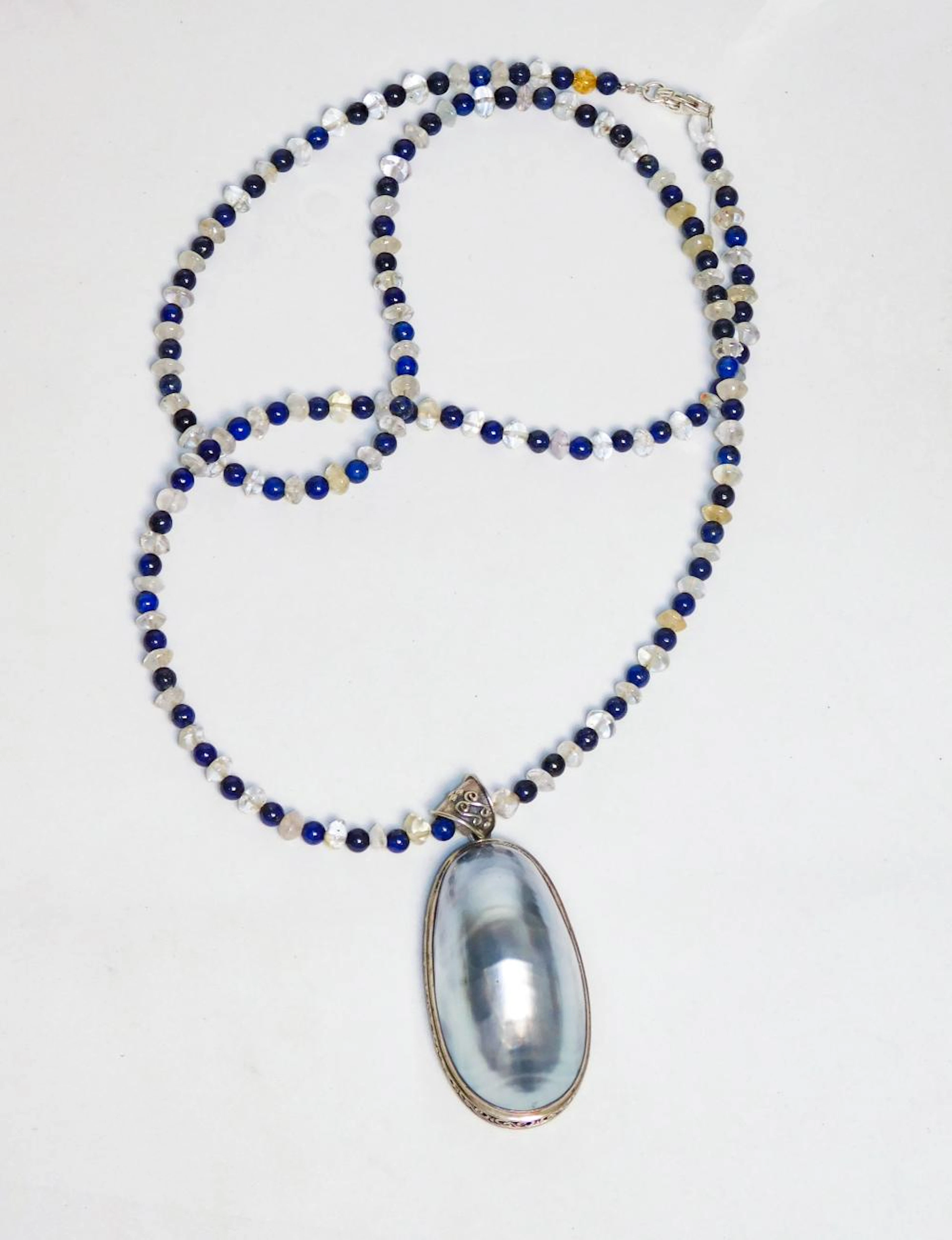 COLLAR de cuentas de lapizlázuli y citrinos con colgante...