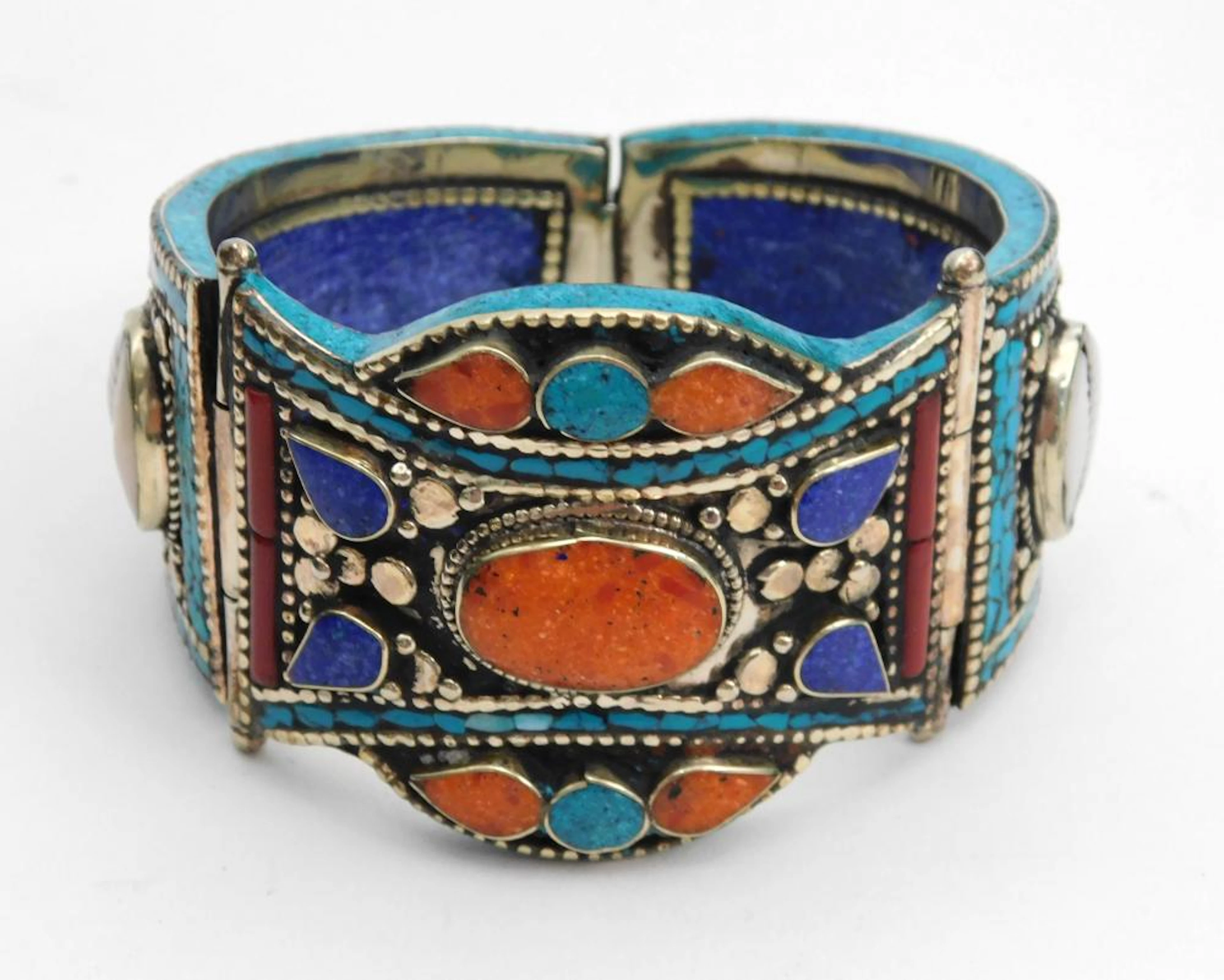 ANCHA PULSERA TIBETANA DE CORAL, LAPIZLÁZULI Y TURQUESAS en plata Ancho: 4.8 cm.