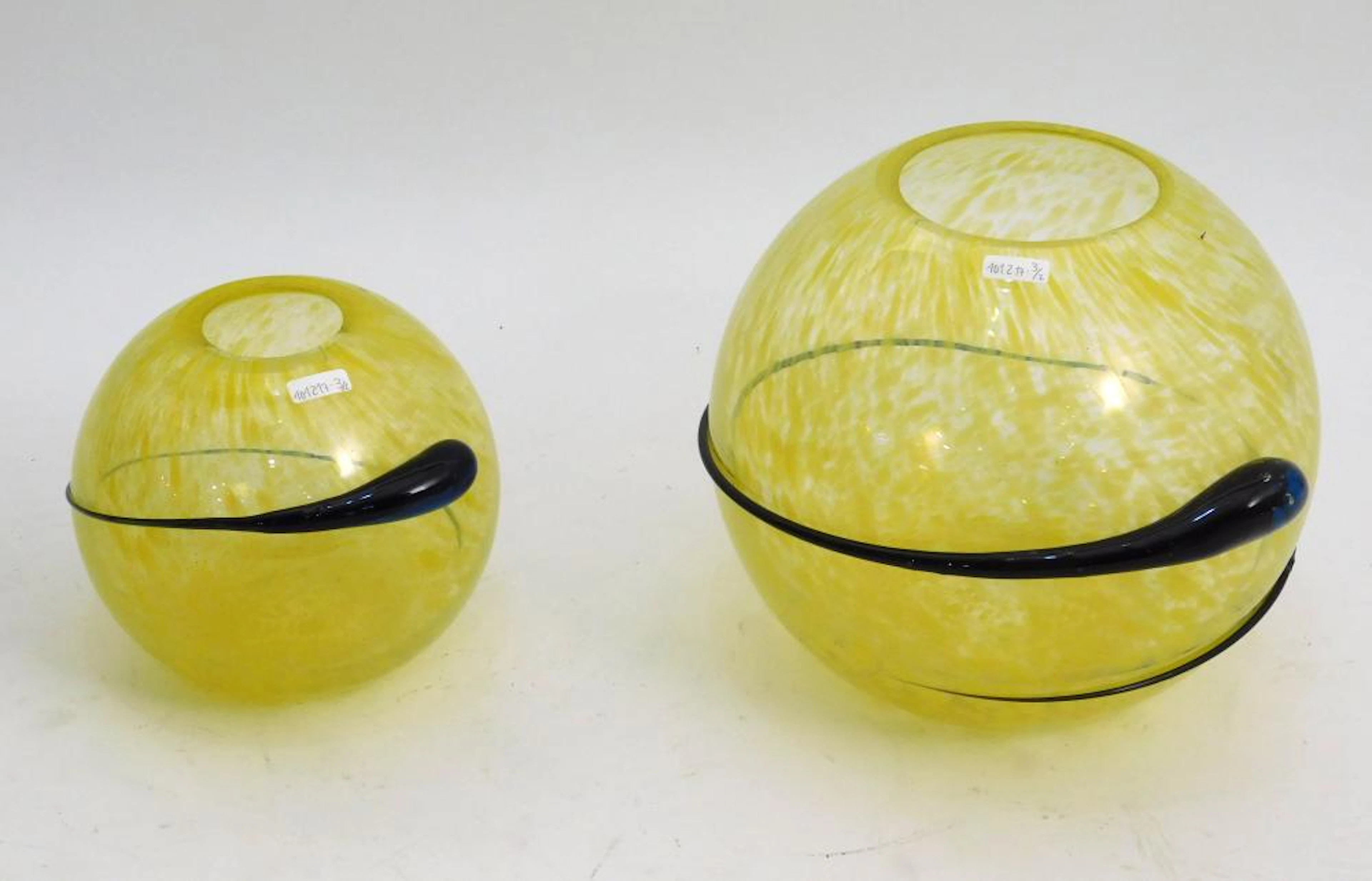 PAREJA DE JARRONES DE DISEÑO en cristal soplado color...