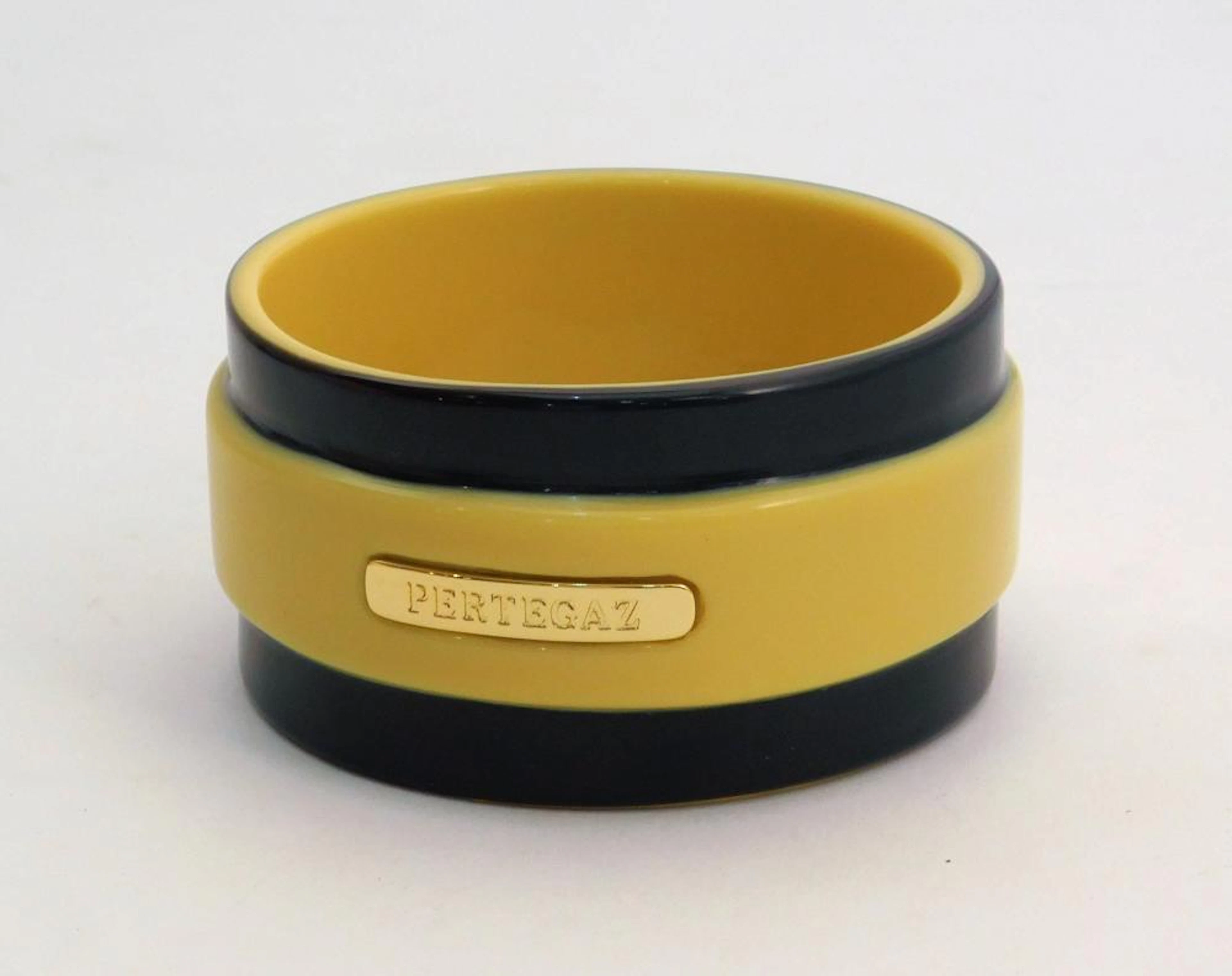 PERTEGAZ. ANCHA PULSERA en resina patinada con logo de la casa grabado