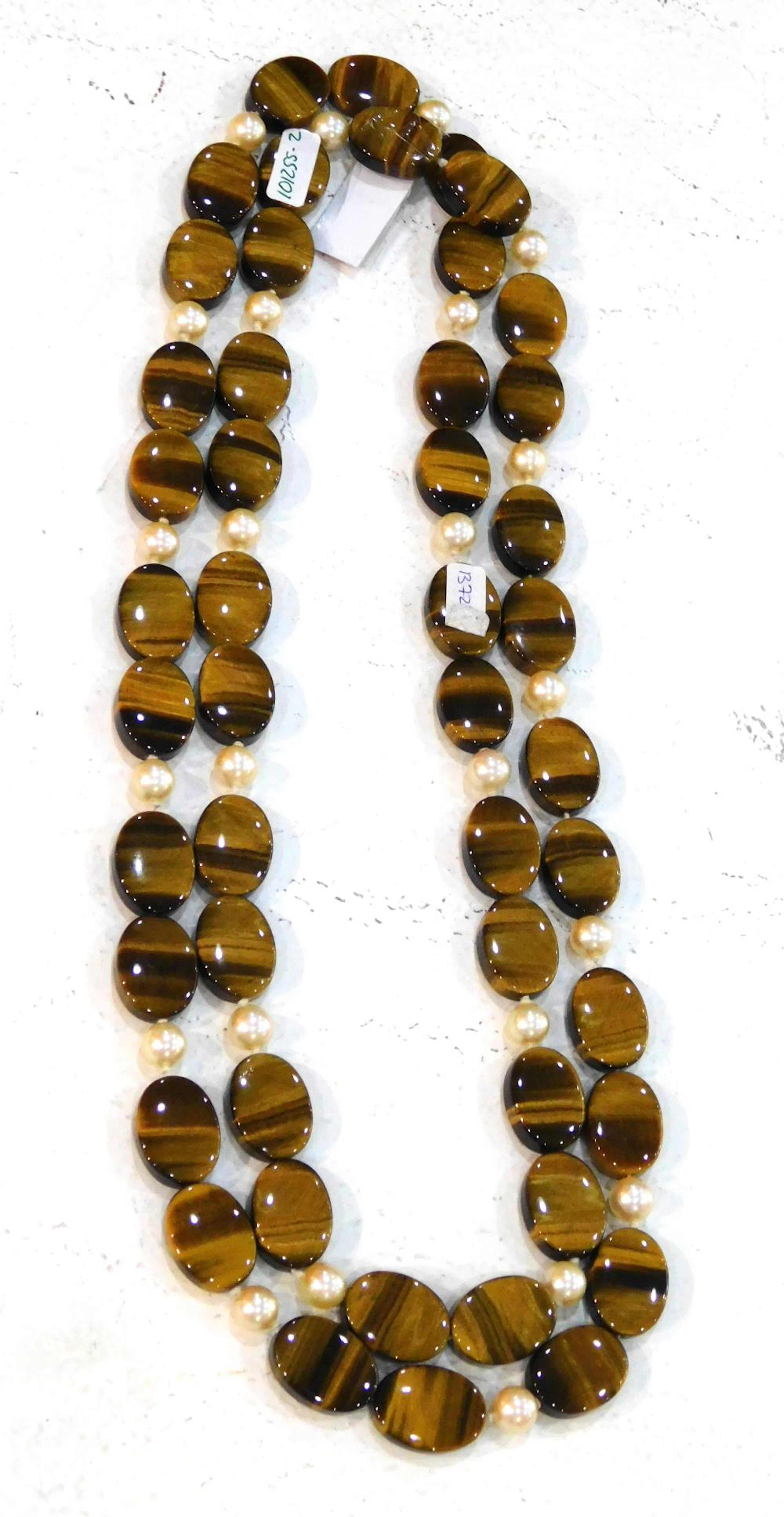 COLLAR DE "OJO DE TIGRE" Y PERLAS CULTIVADAS Largo: 60 cm.
