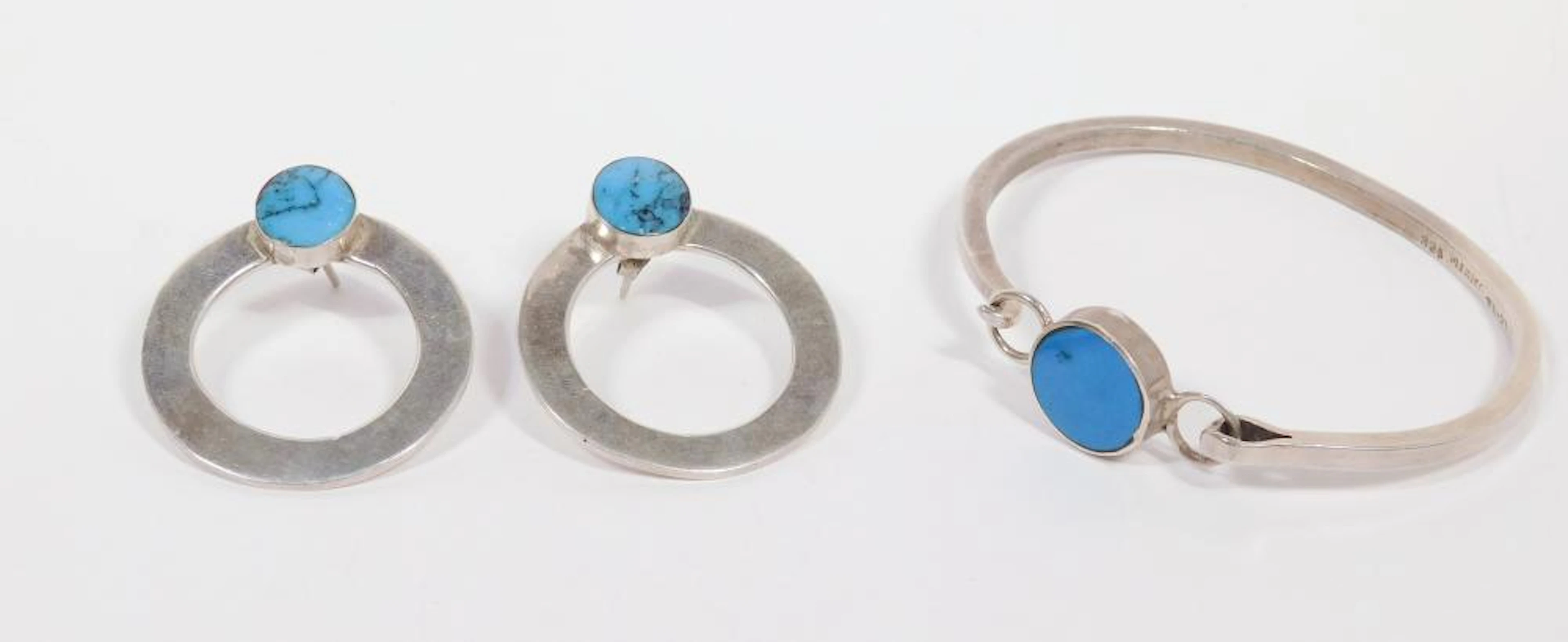 JUEGO DE PENDIENTES Y PULSERA en plata de Ley con símil turquesa.
