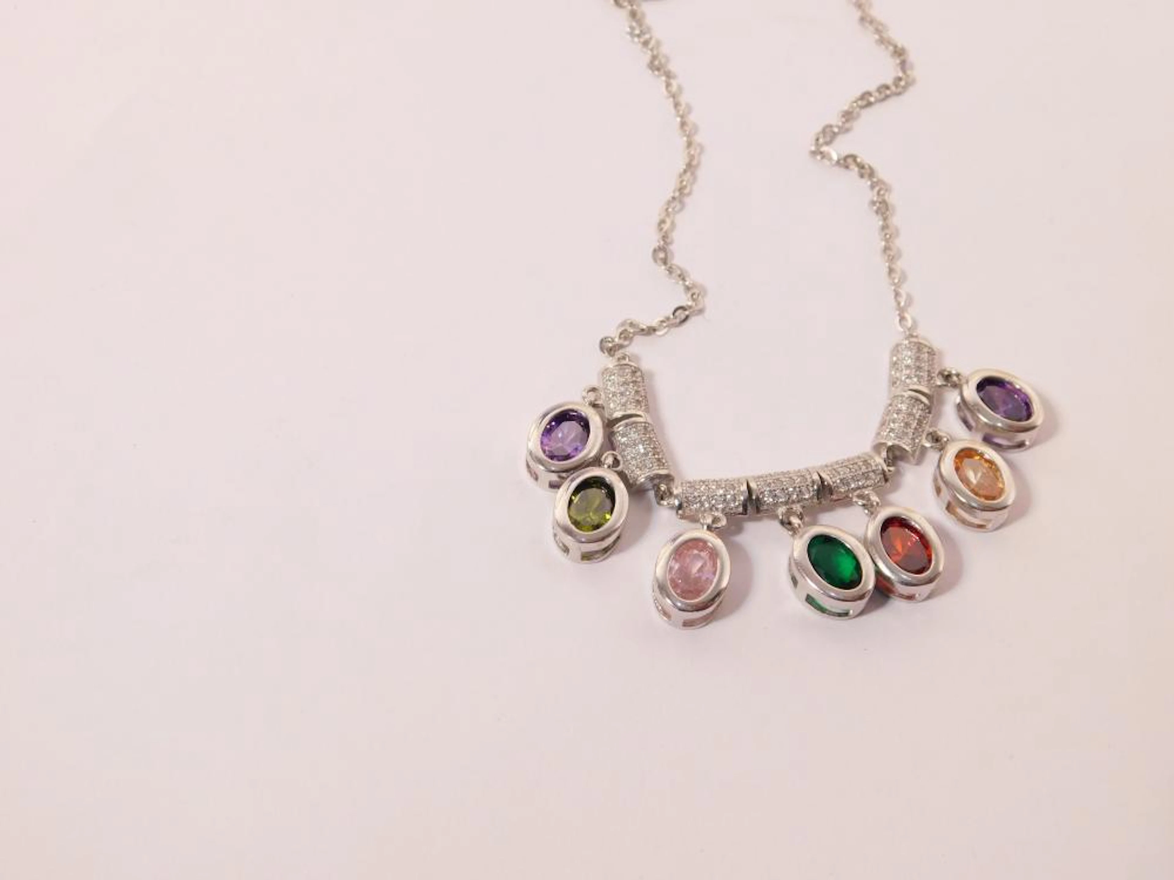 COLLAR GARGANTILLA DE AMATISTAS DE COLORES con montura de plata