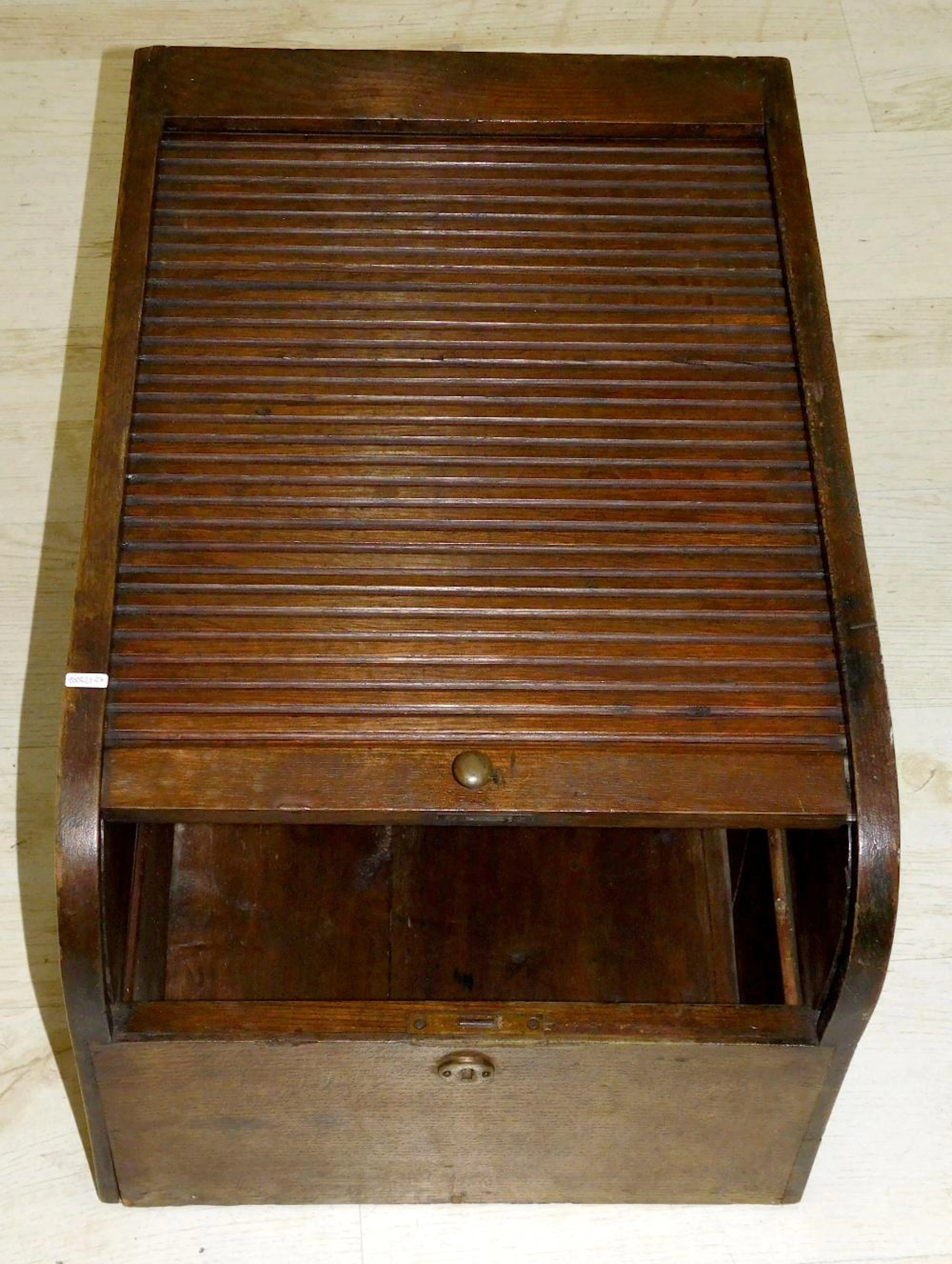 MUEBLE ARCHIVADOR DE SOBREMESA de roble americano Medidas: 34.5x60x40 cm.