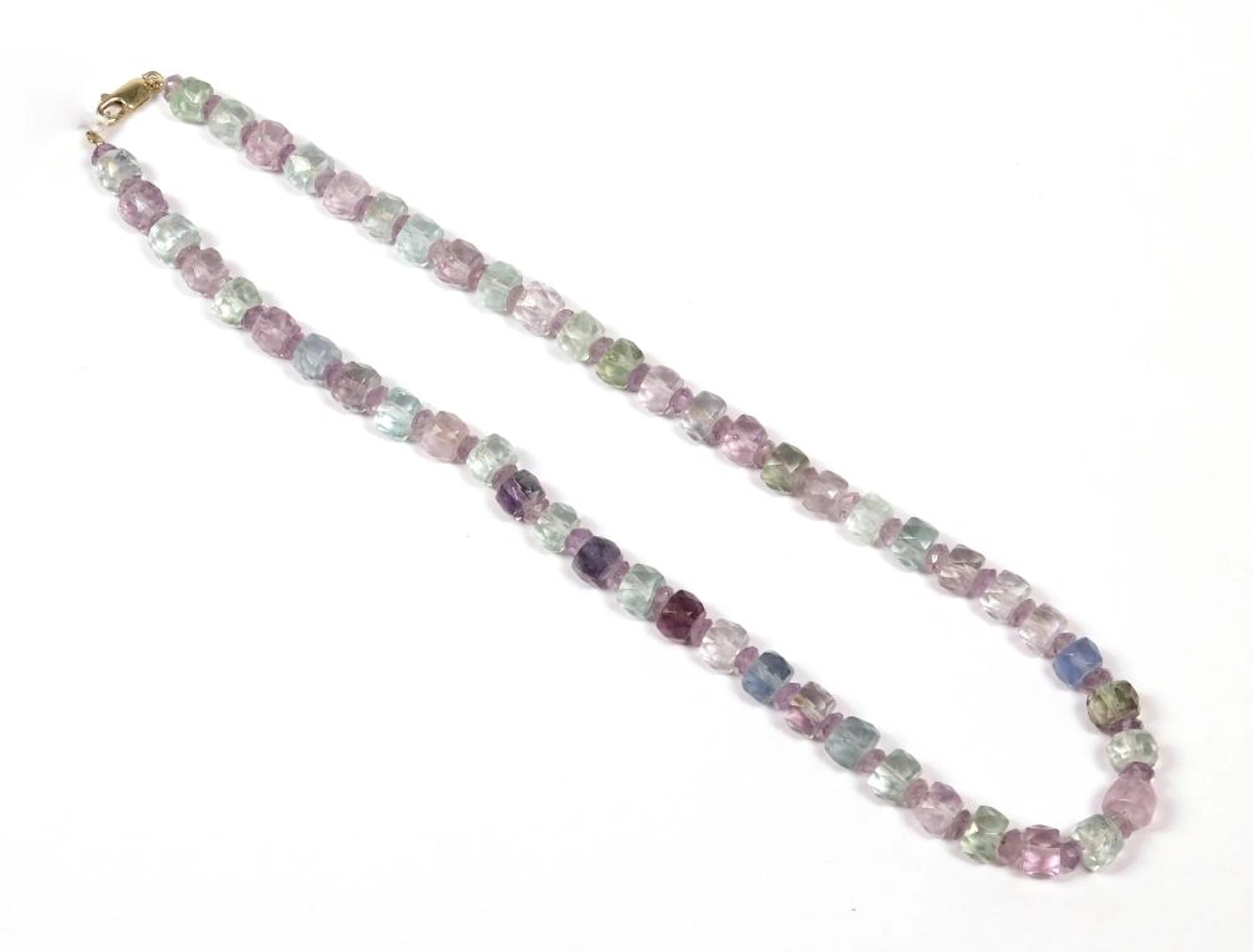 COLLAR DE FLORITAS MULTIFACETADAS CON CUENTAS DE AMATISTA