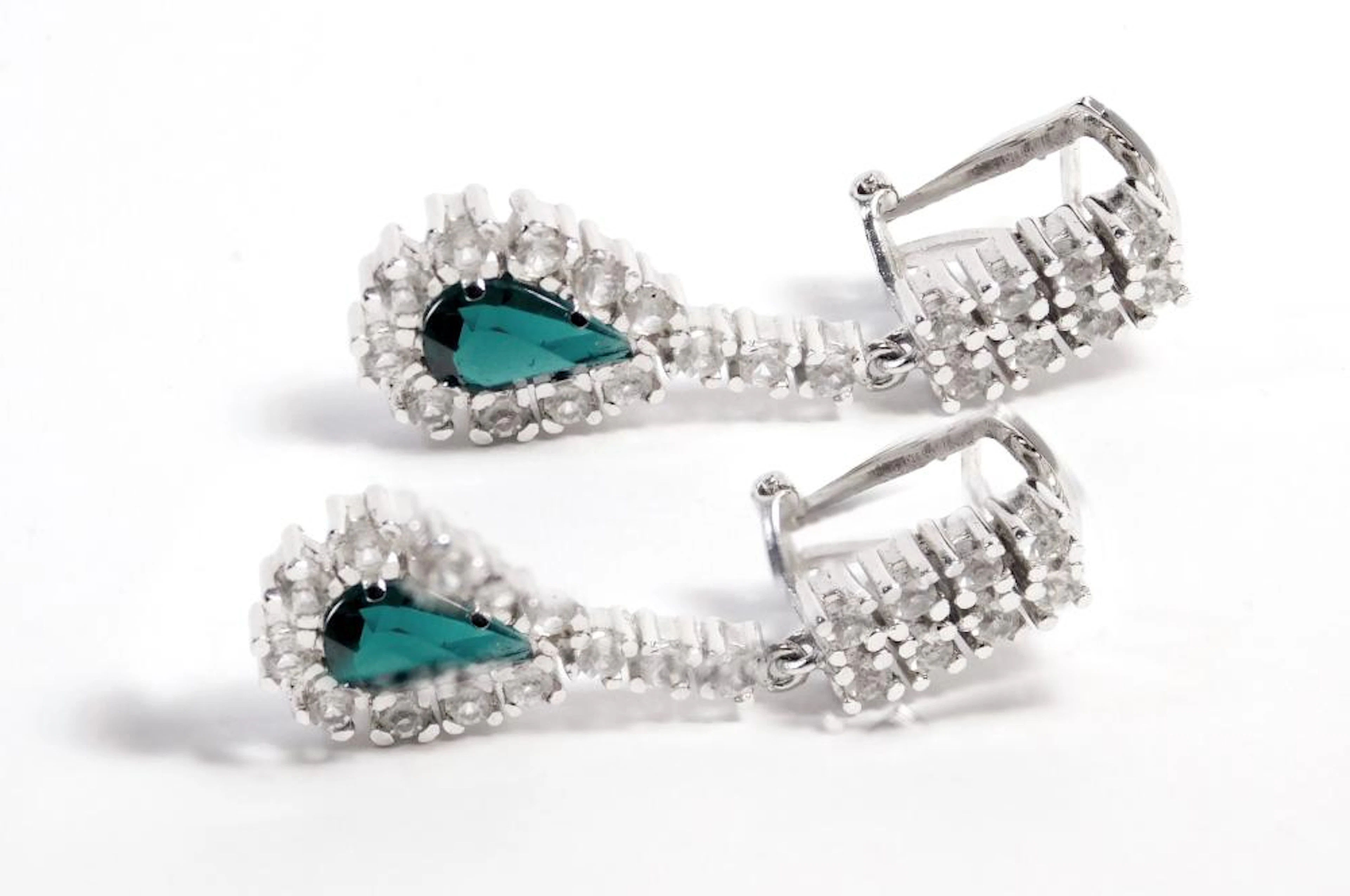 PENDIENTES LARGOS con montura de plata y cierre omega