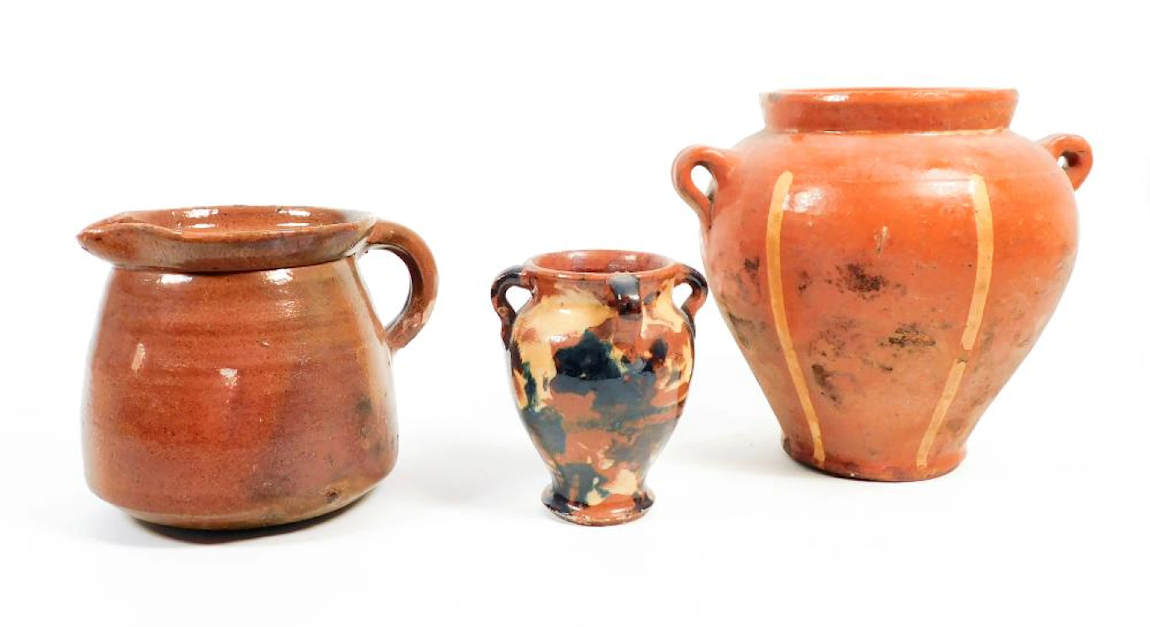 DOS ALFABIAS Y JARRA ANTIGUAS en terracota de mallorca esmaltada  Altura: 24