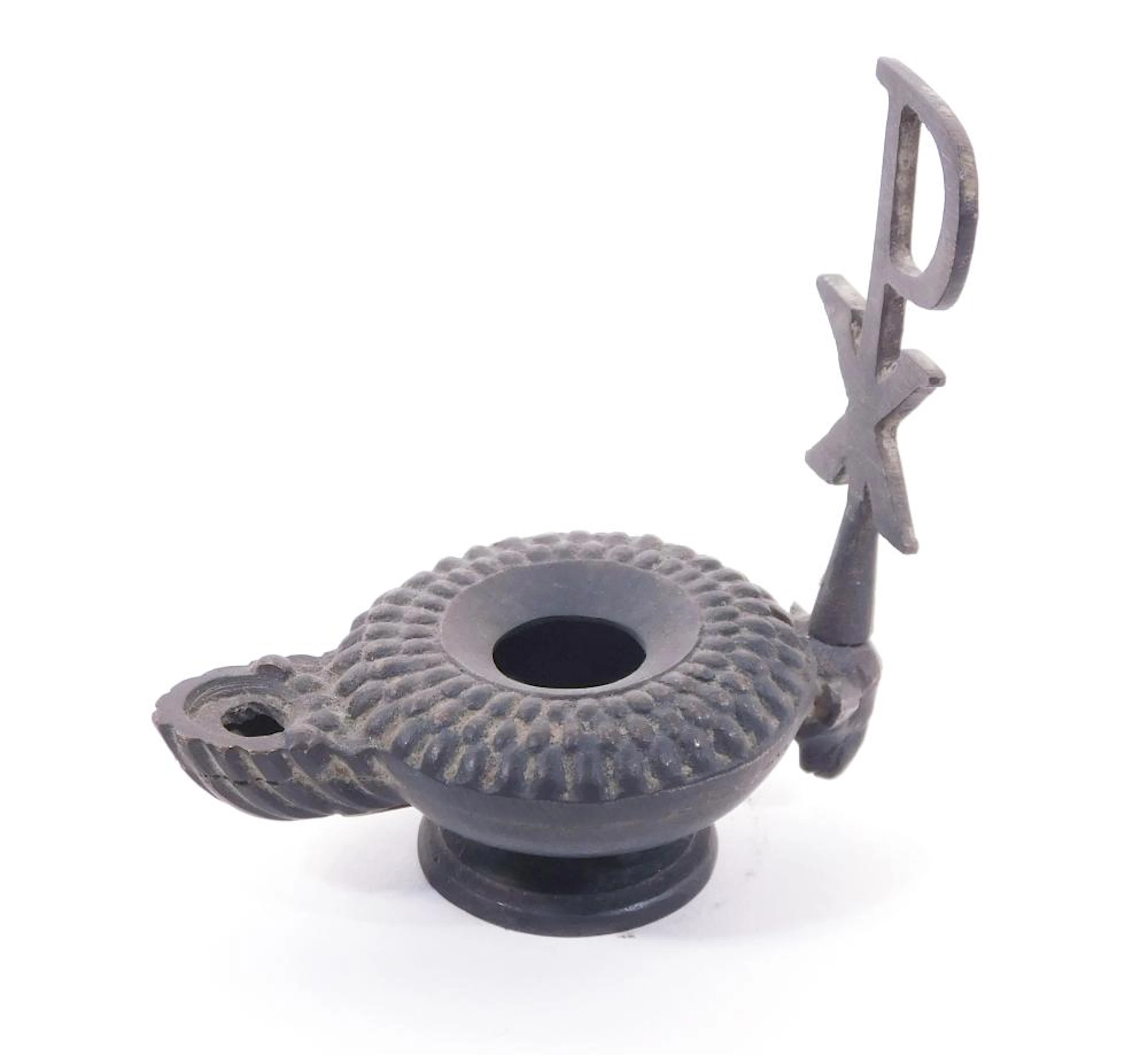 LUCERNA ANTIGUA en cerámica con el símbolo "Pax Vobis" Medidas: 7x6.5x4.5 cm.