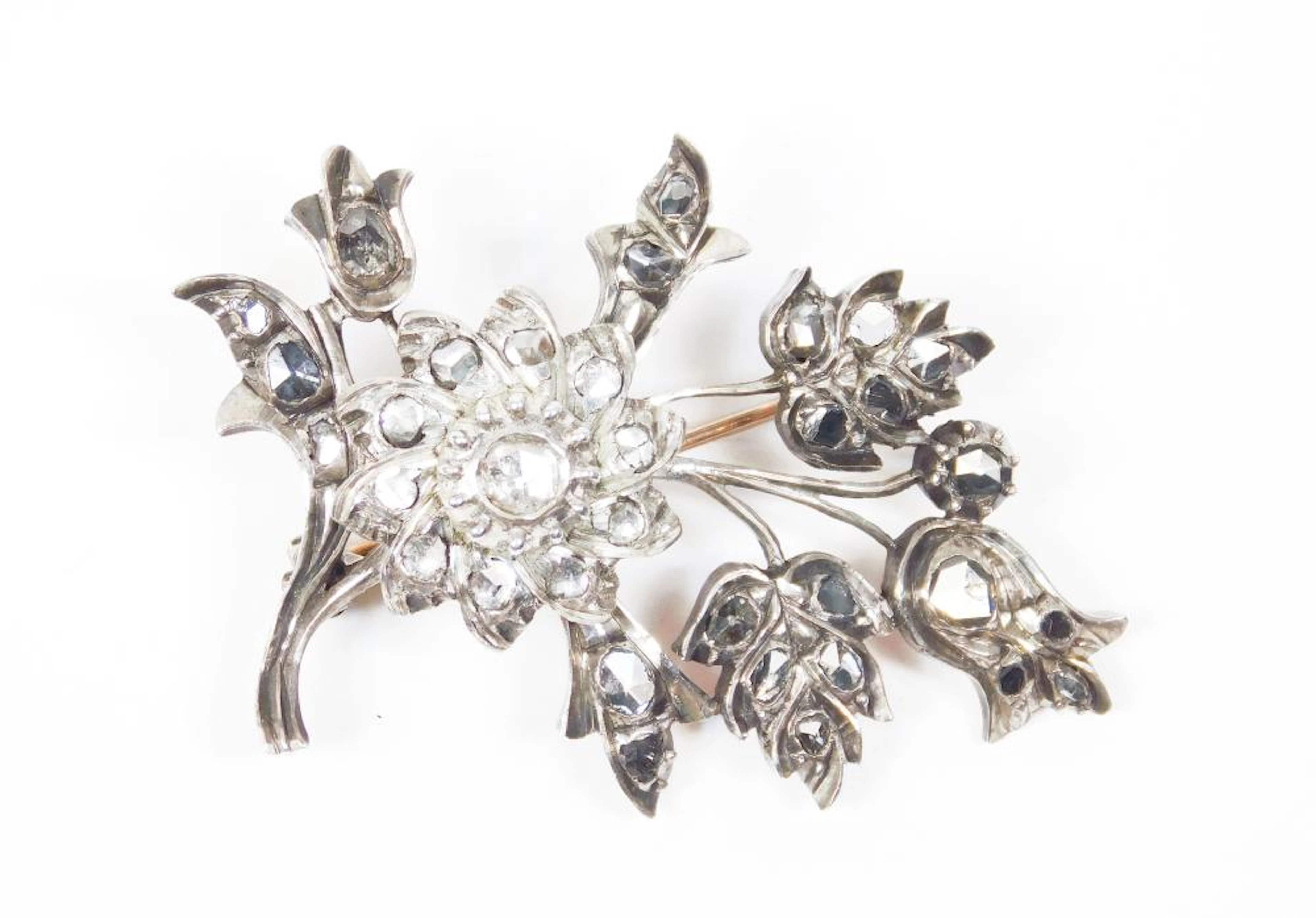 BROCHE S.XIX DE DIAMANTES talla rosa con montura de oro...