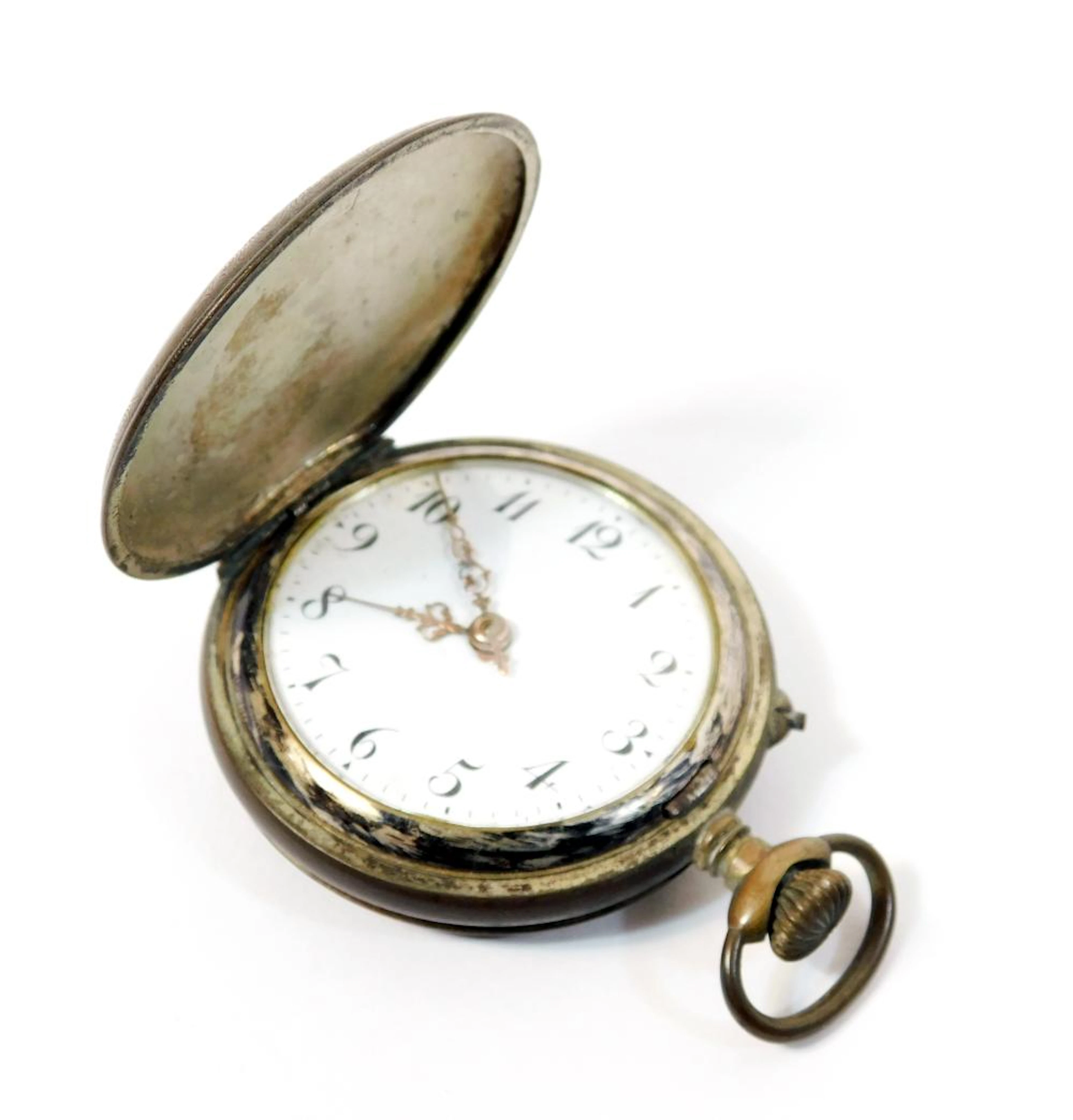 RELOJ DE BOLSILLO en metal trabajado con esfera en esmalte y numeración arábiga