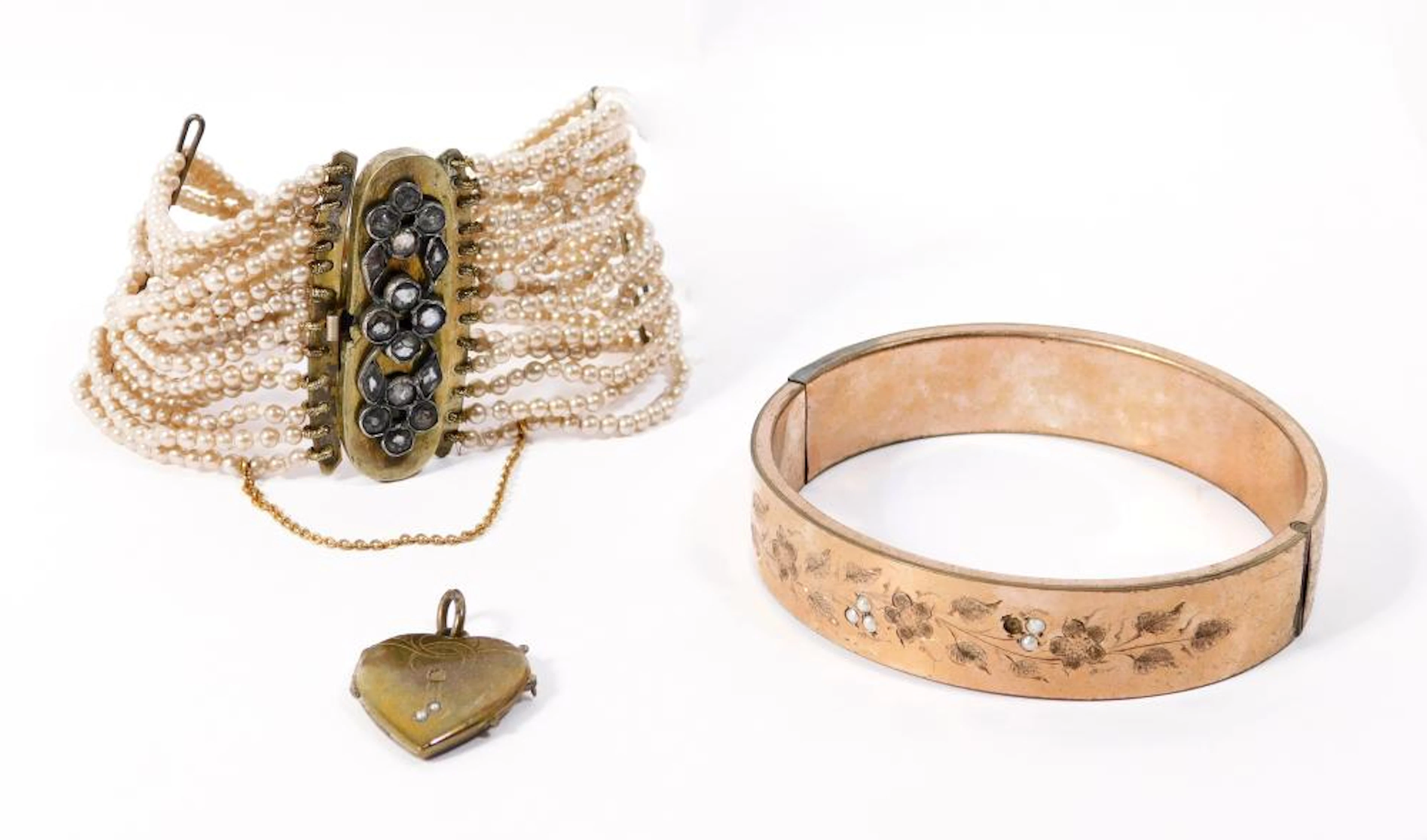 BISUTERIA ANTIGUA DOS PULSERAS Y GUARDAFOTOS CIRCA 1900...