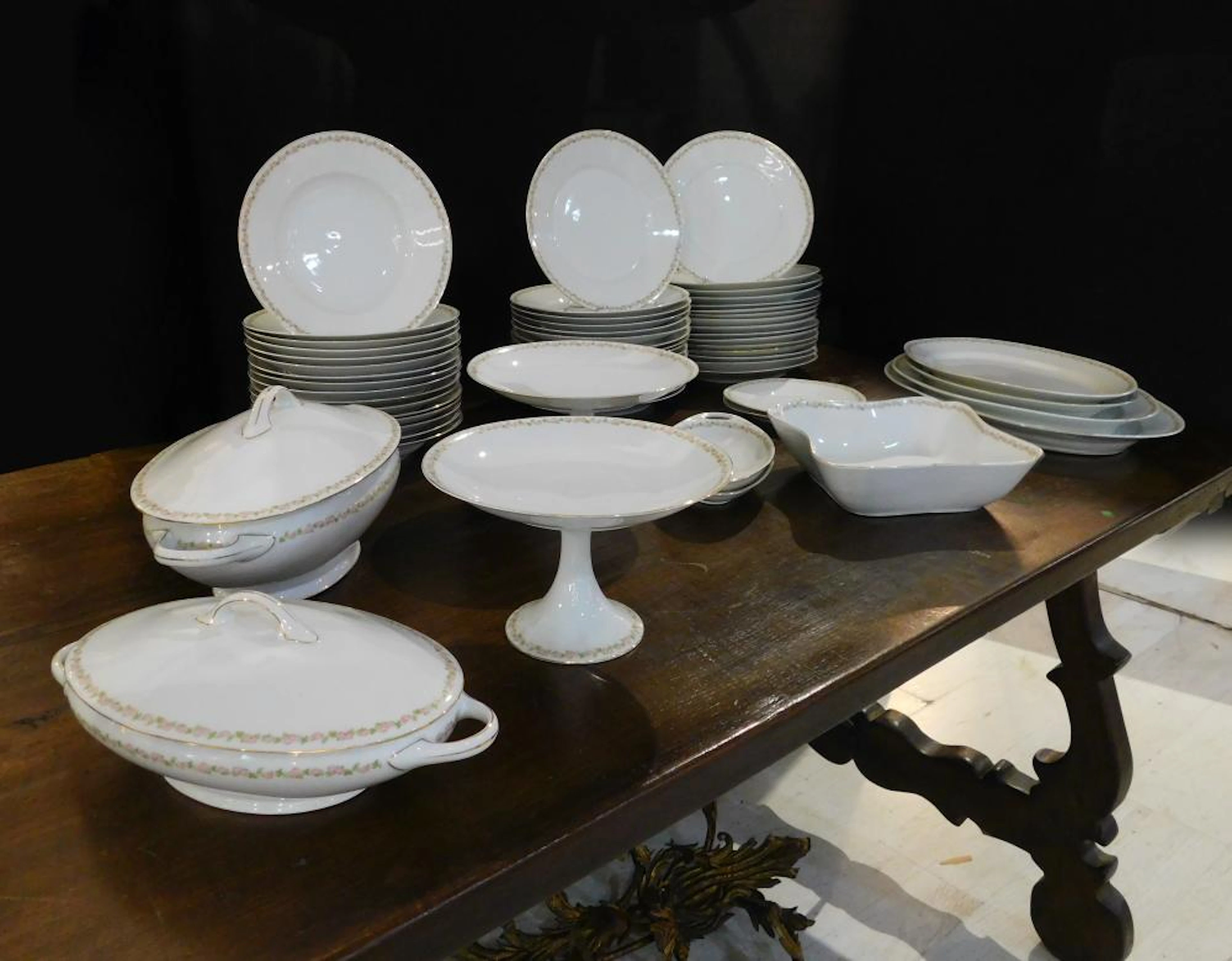 VAJILLA en porcelana de Bavaria con detalle de flores