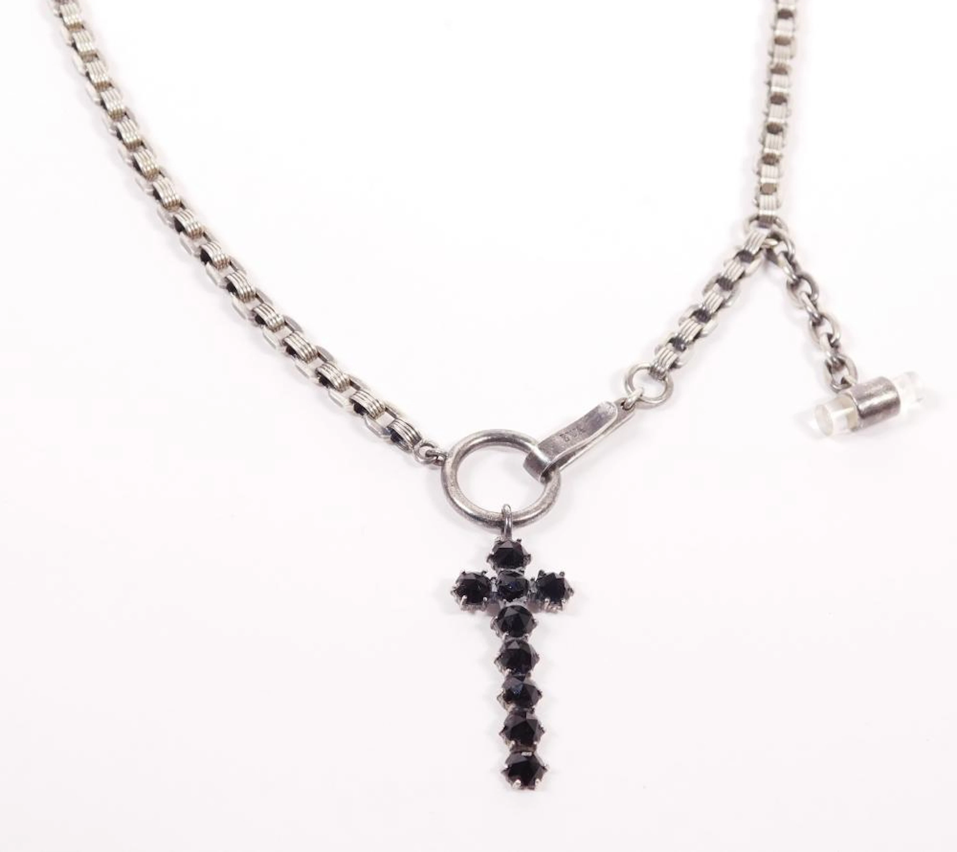 COLLAR CON CRUZ DE AZABACHES y cadena con colgante en plata